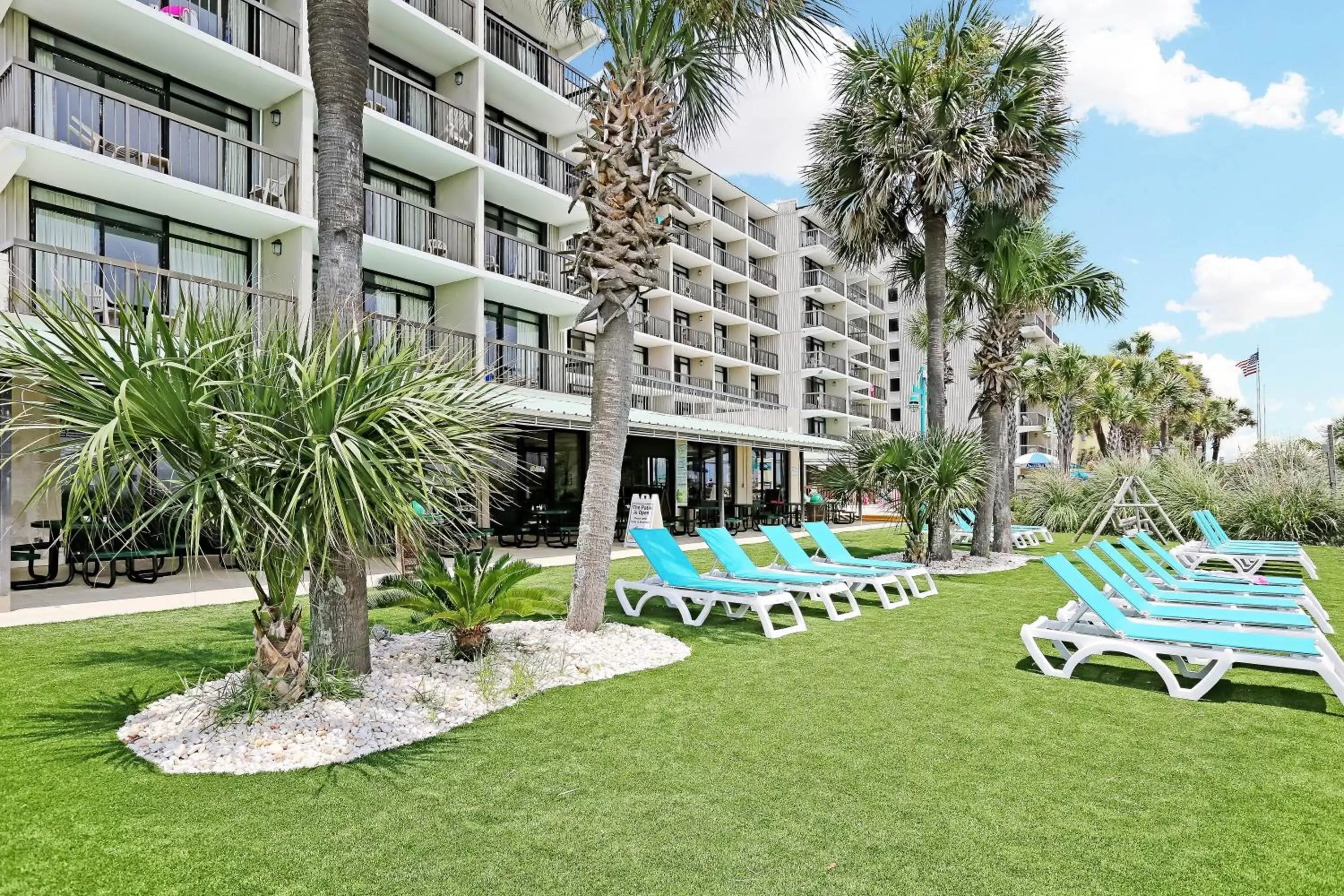 Area and facilities, Swimming Pool in North Shore Oceanfront Resort Hotel