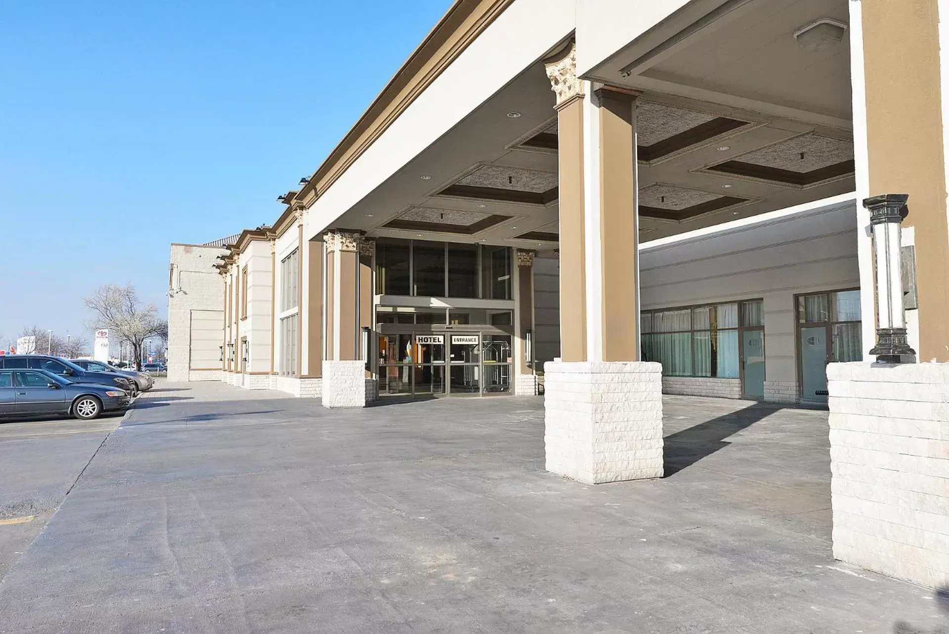 Facade/entrance in Woodbine Hotel & Suites