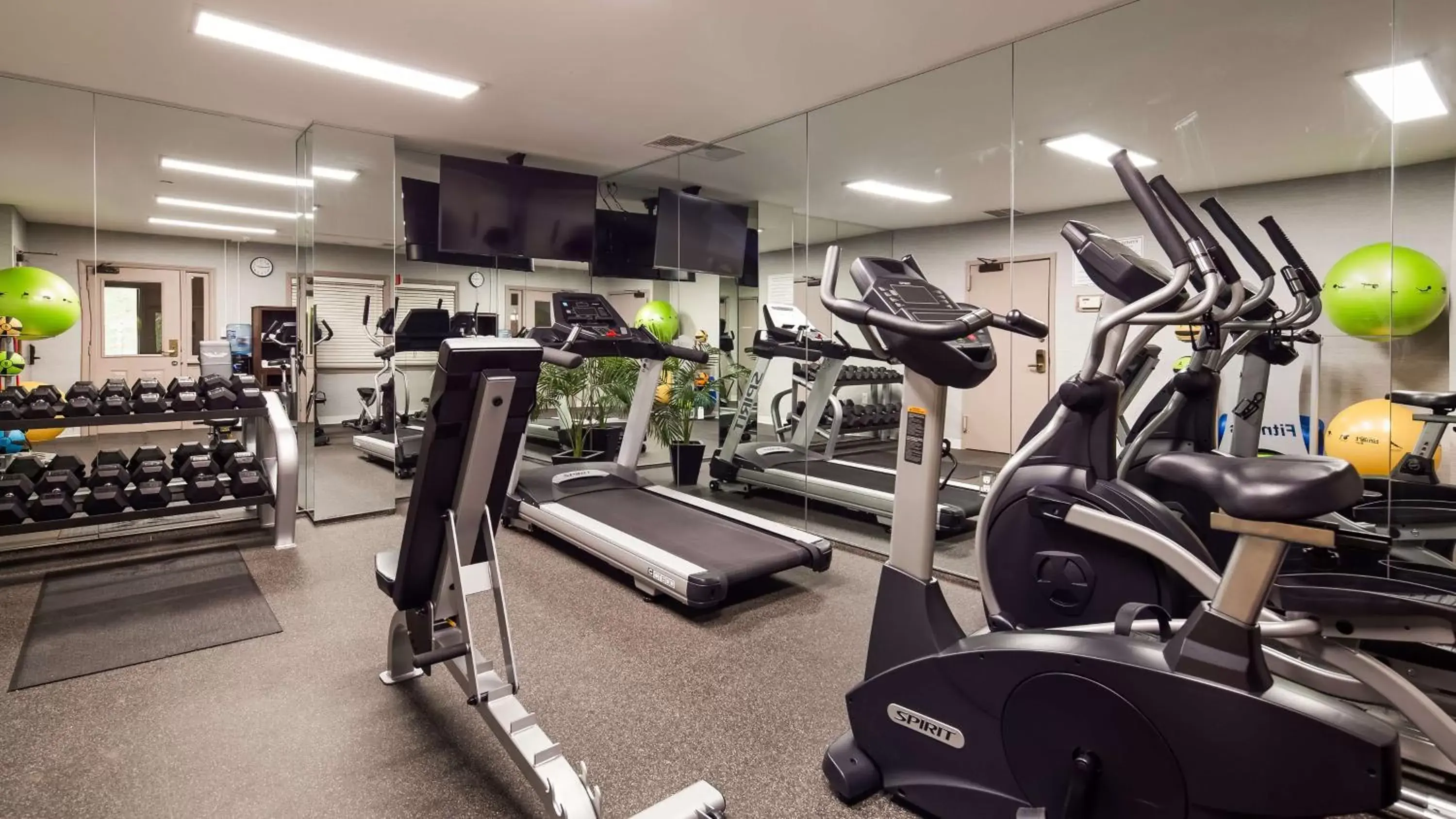 Fitness centre/facilities, Fitness Center/Facilities in Best Western Fort Lee