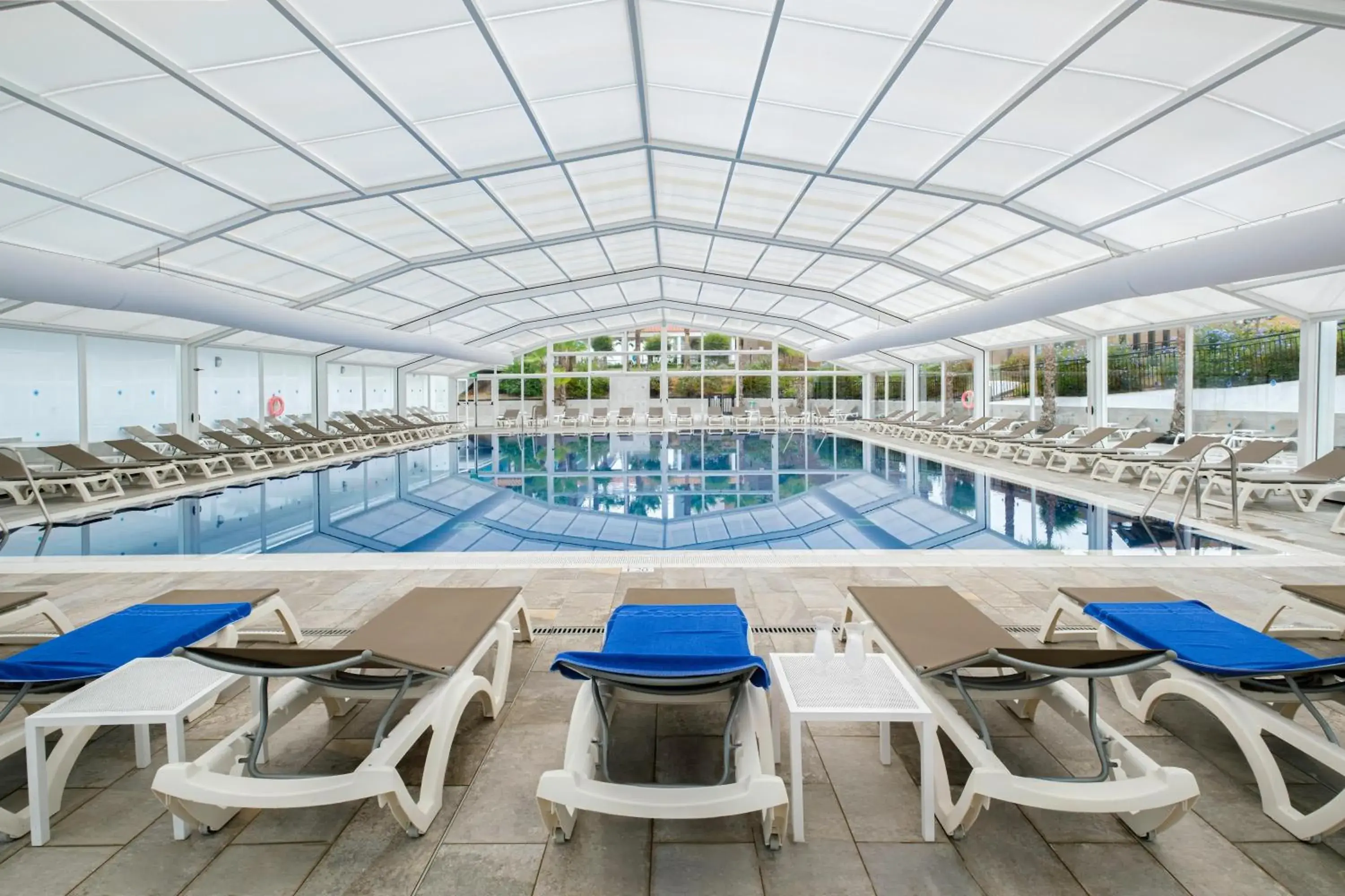 Swimming Pool in Hotel Best Costa Ballena