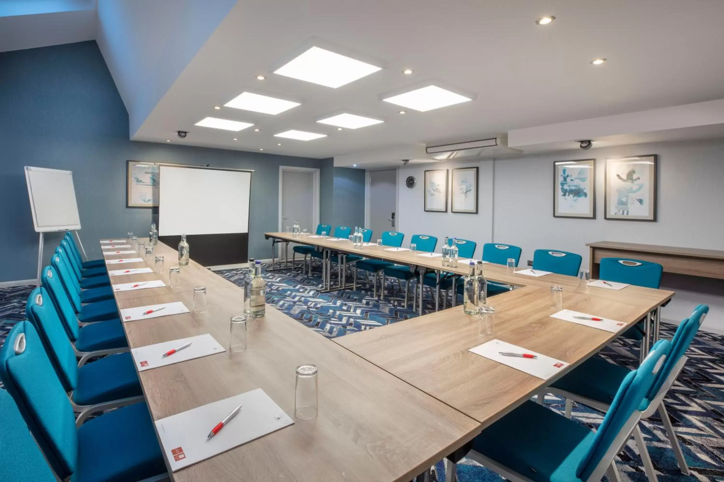 Meeting/conference room in Leonardo London Heathrow Airport