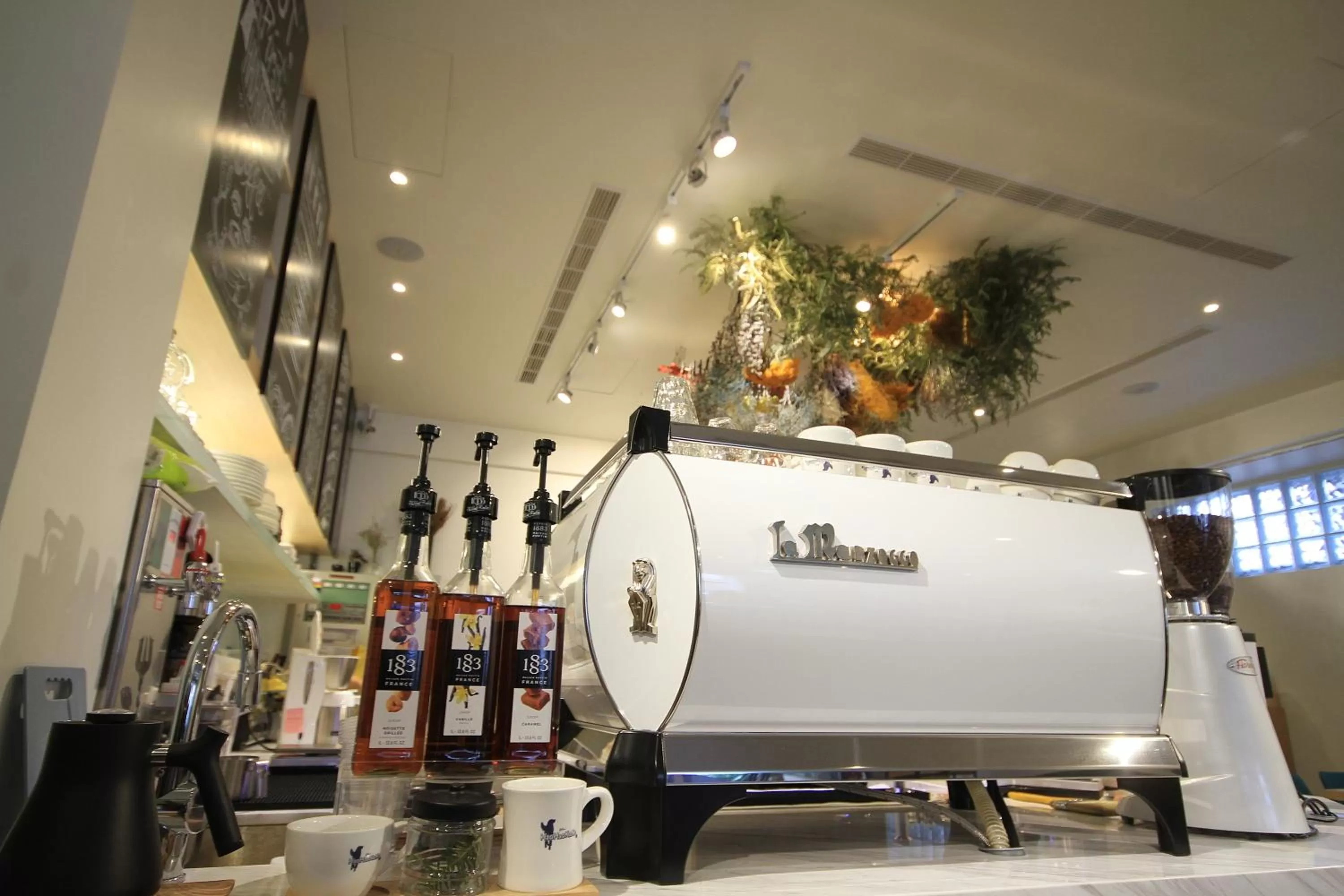 Restaurant/places to eat in Hangkhau Hotel