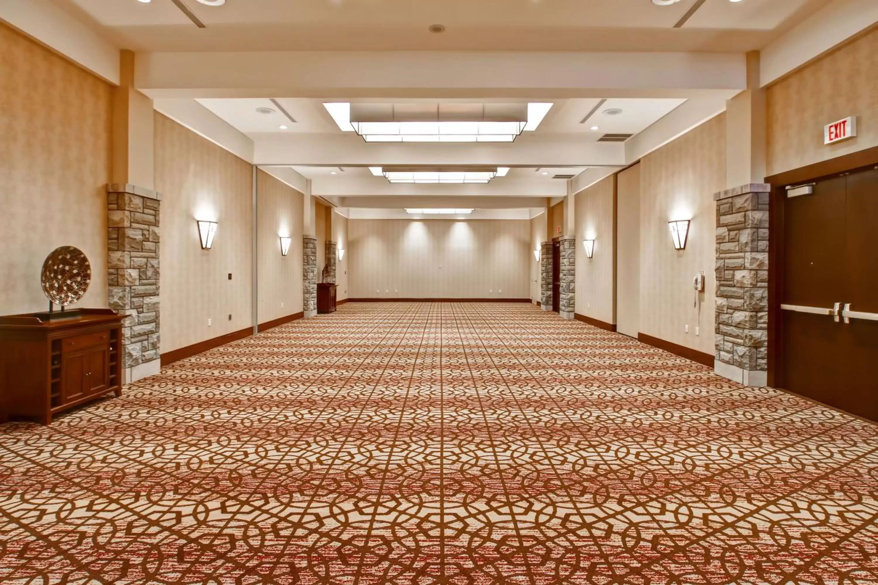 Meeting/conference room in DoubleTree Fallsview Resort & Spa by Hilton - Niagara Falls