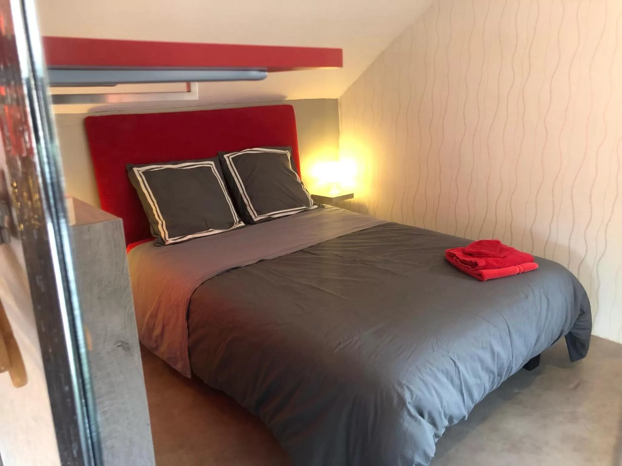 Bed in Villa Eugénie Melun