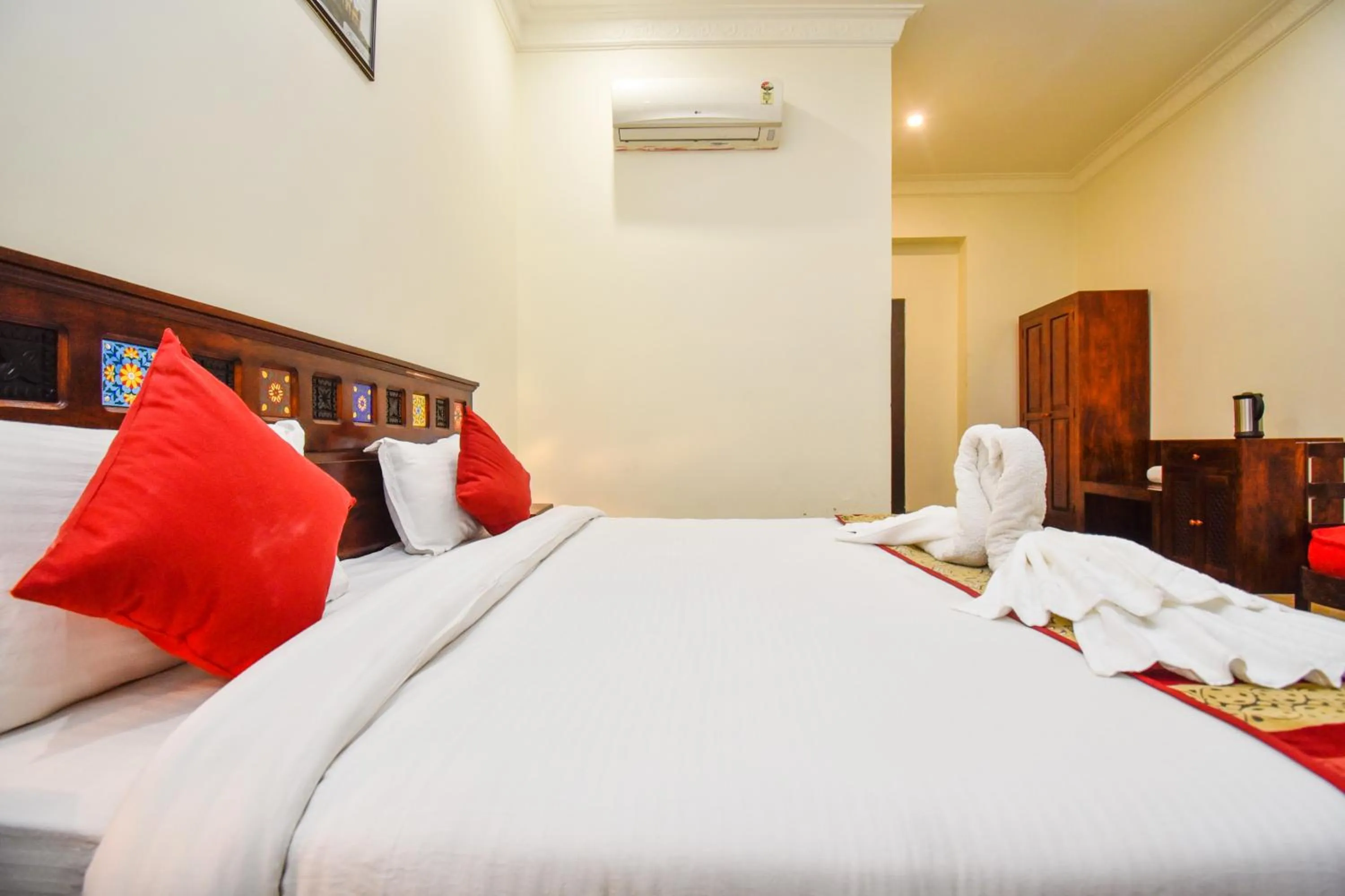 Bedroom, Bed in Hotel Laxmi Niwas - A Heritage Retreat