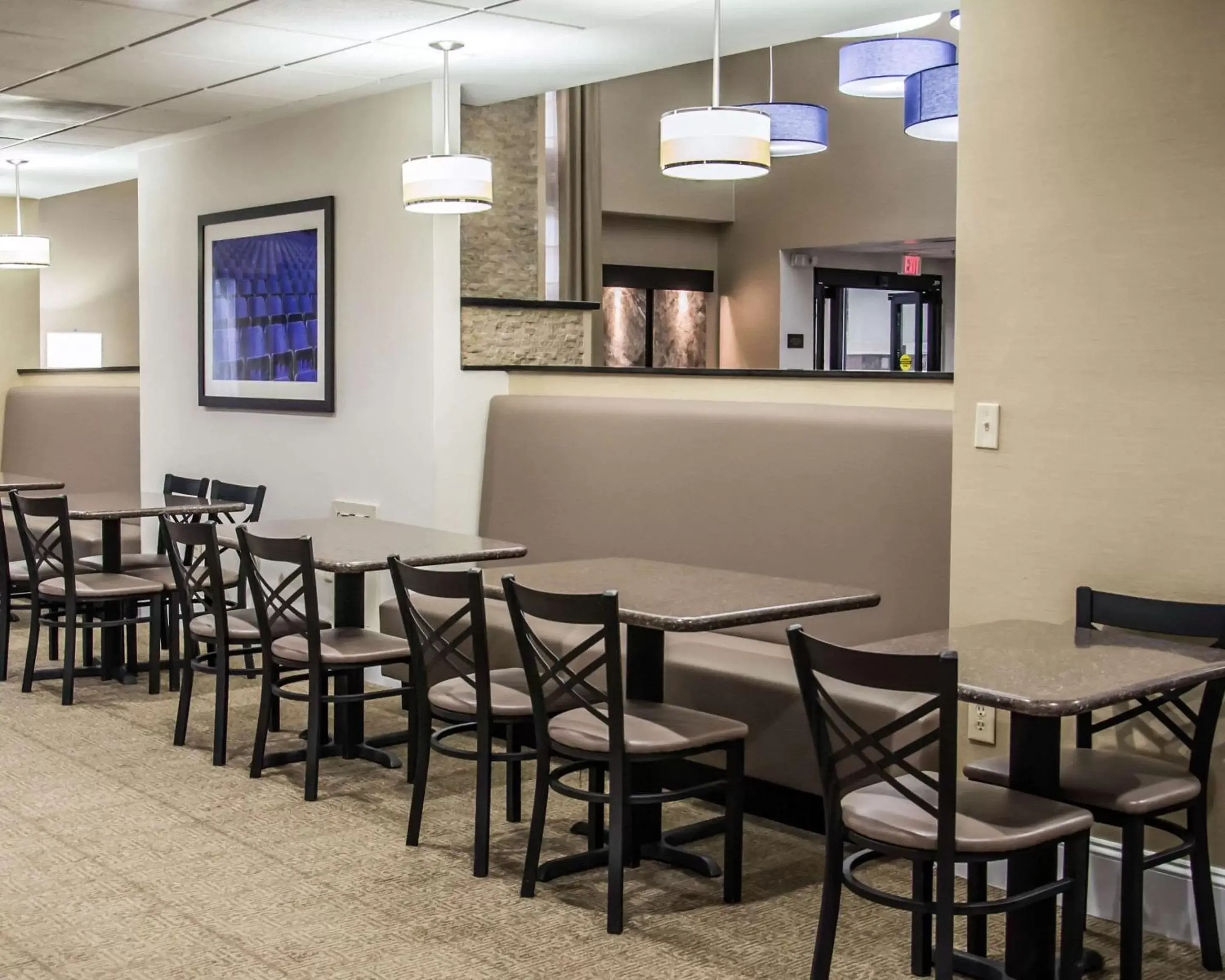 Restaurant/Places to Eat in Comfort Suites Research Park - University