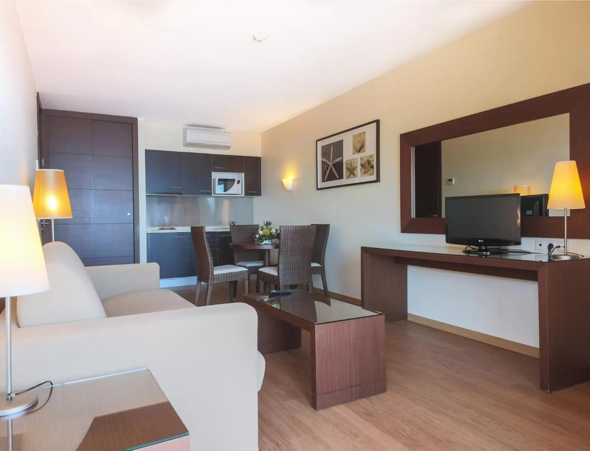 Club One-Bedroom Apartment with Garden View in Dom Pedro Garajau Club One-Bedroom Apartment with Garden View in Dom Pedro Garajau