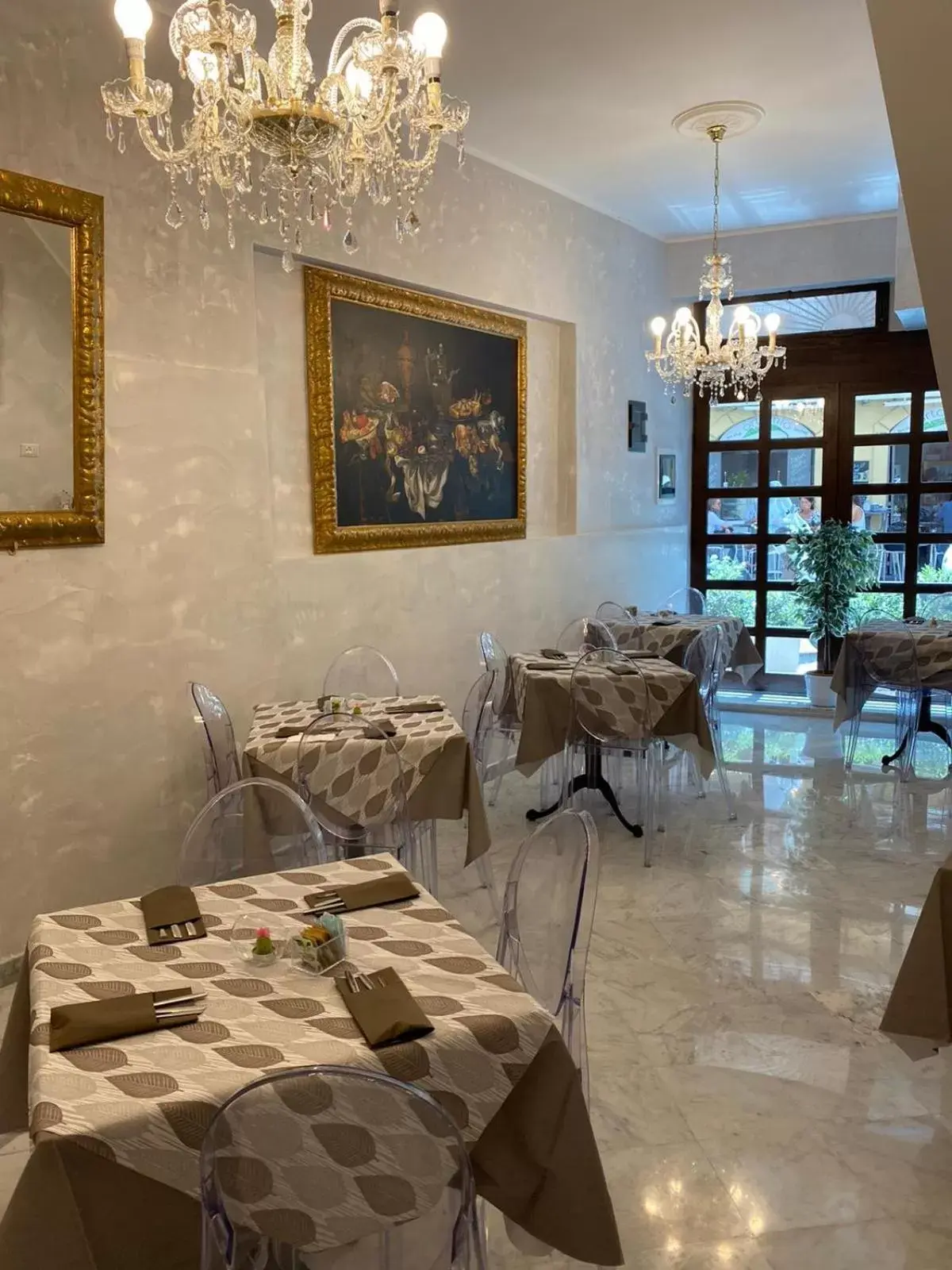 Restaurant/Places to Eat in La Serenissima Hotel