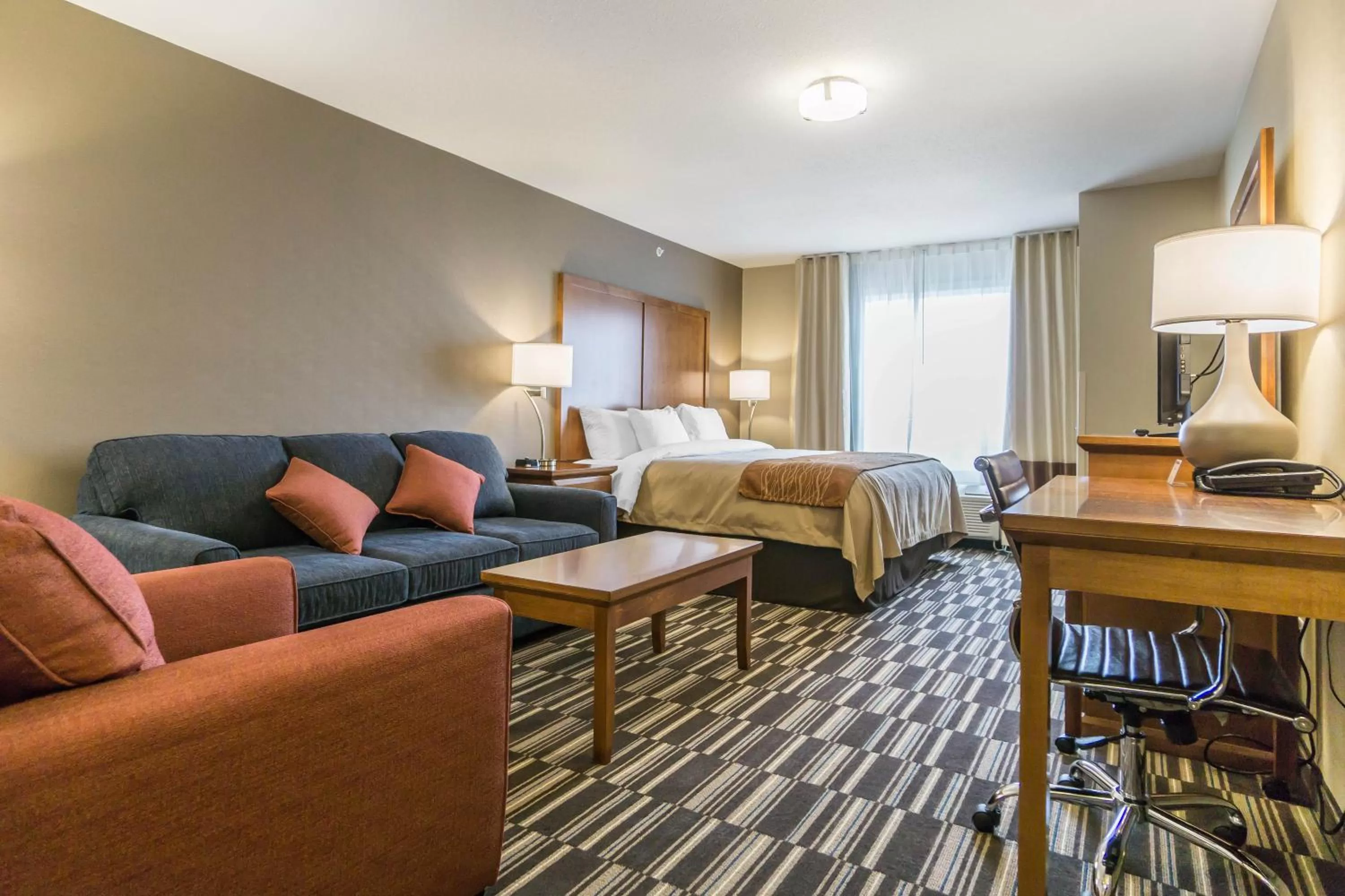 Photo of the whole room, Bed in Comfort Inn & Suites Edmonton International Airport
