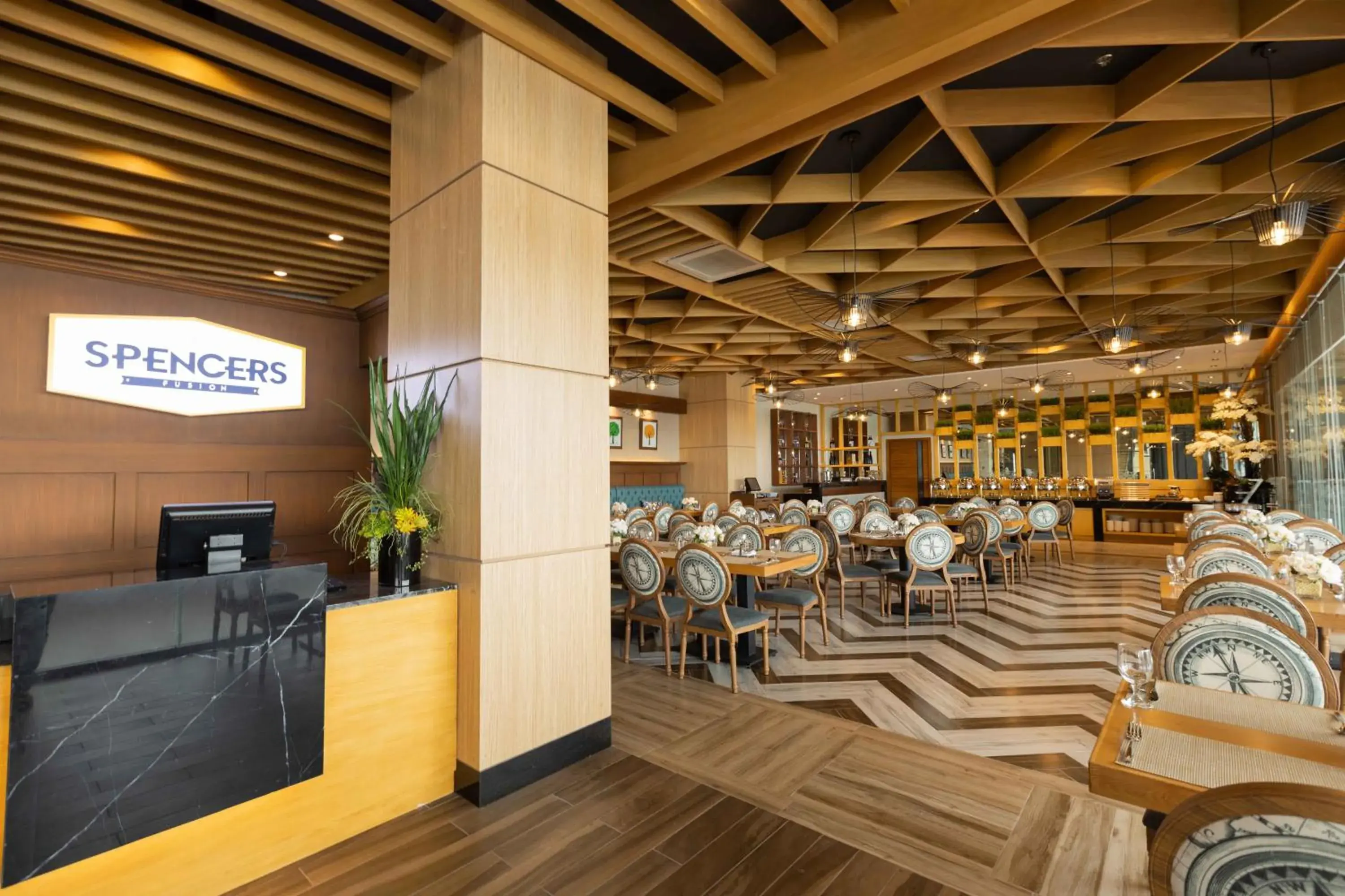 Dining area in Best Western Plus Metro Clark