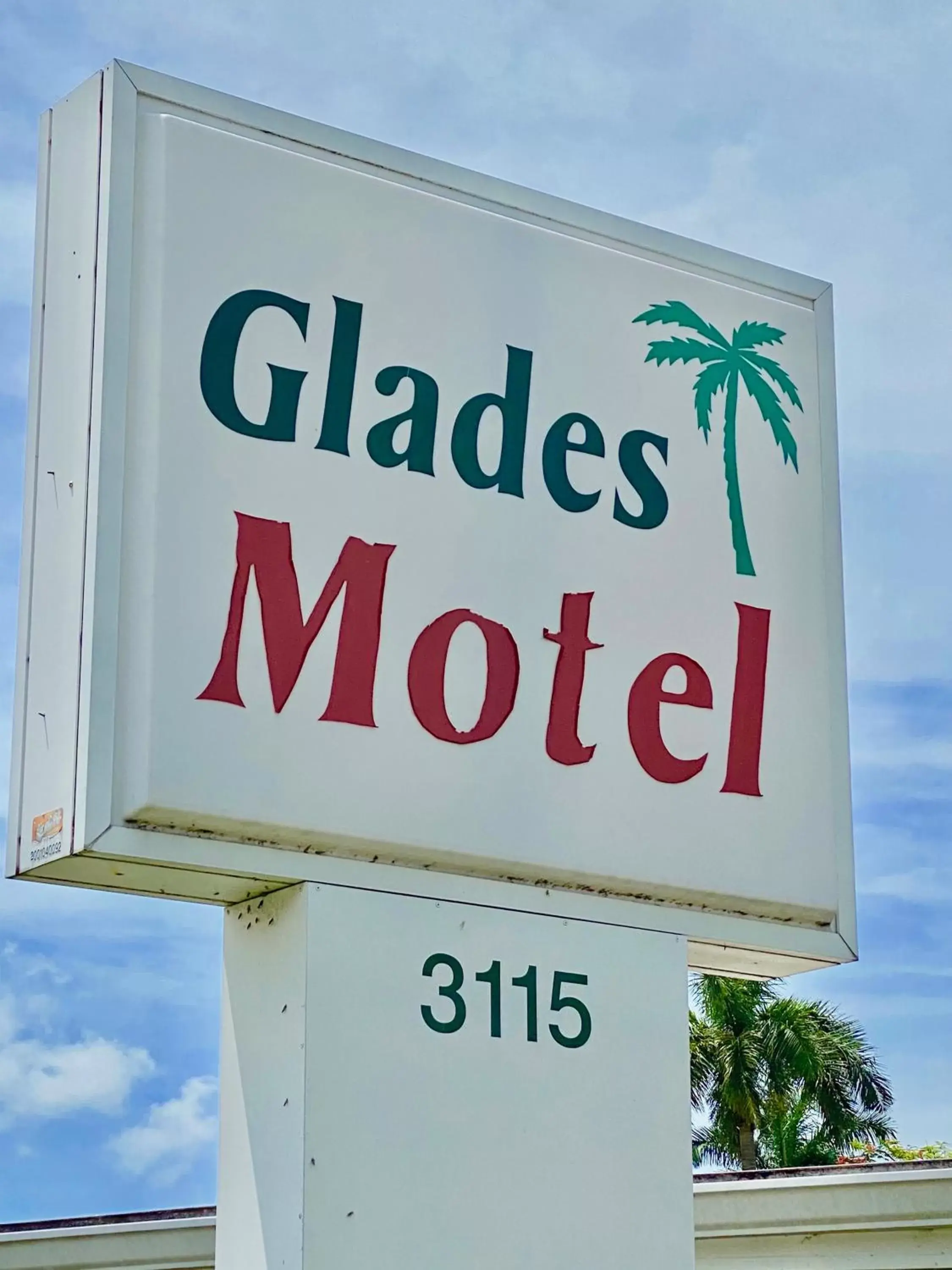 Property Logo/Sign in Glades Motel - Naples