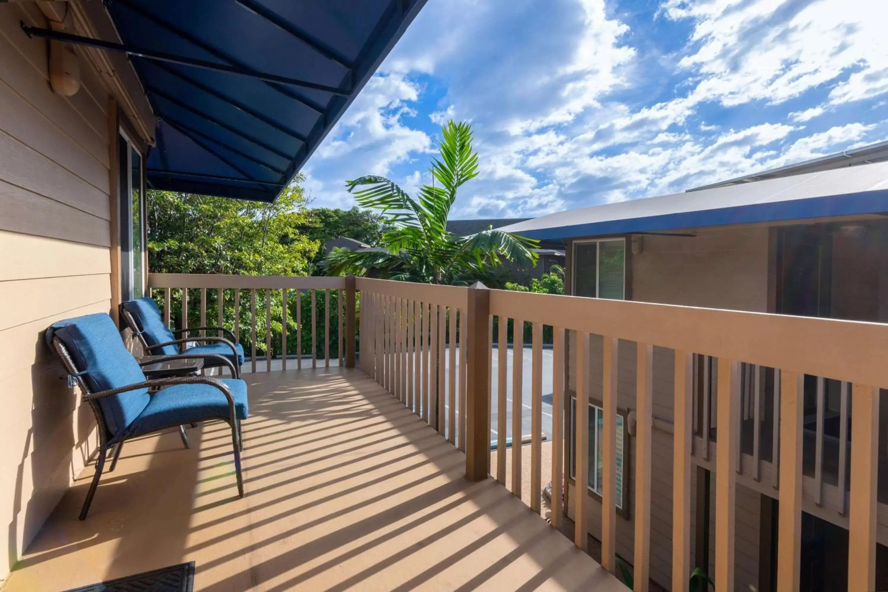 Balcony/Terrace in Days Inn by Wyndham Maui Oceanfront