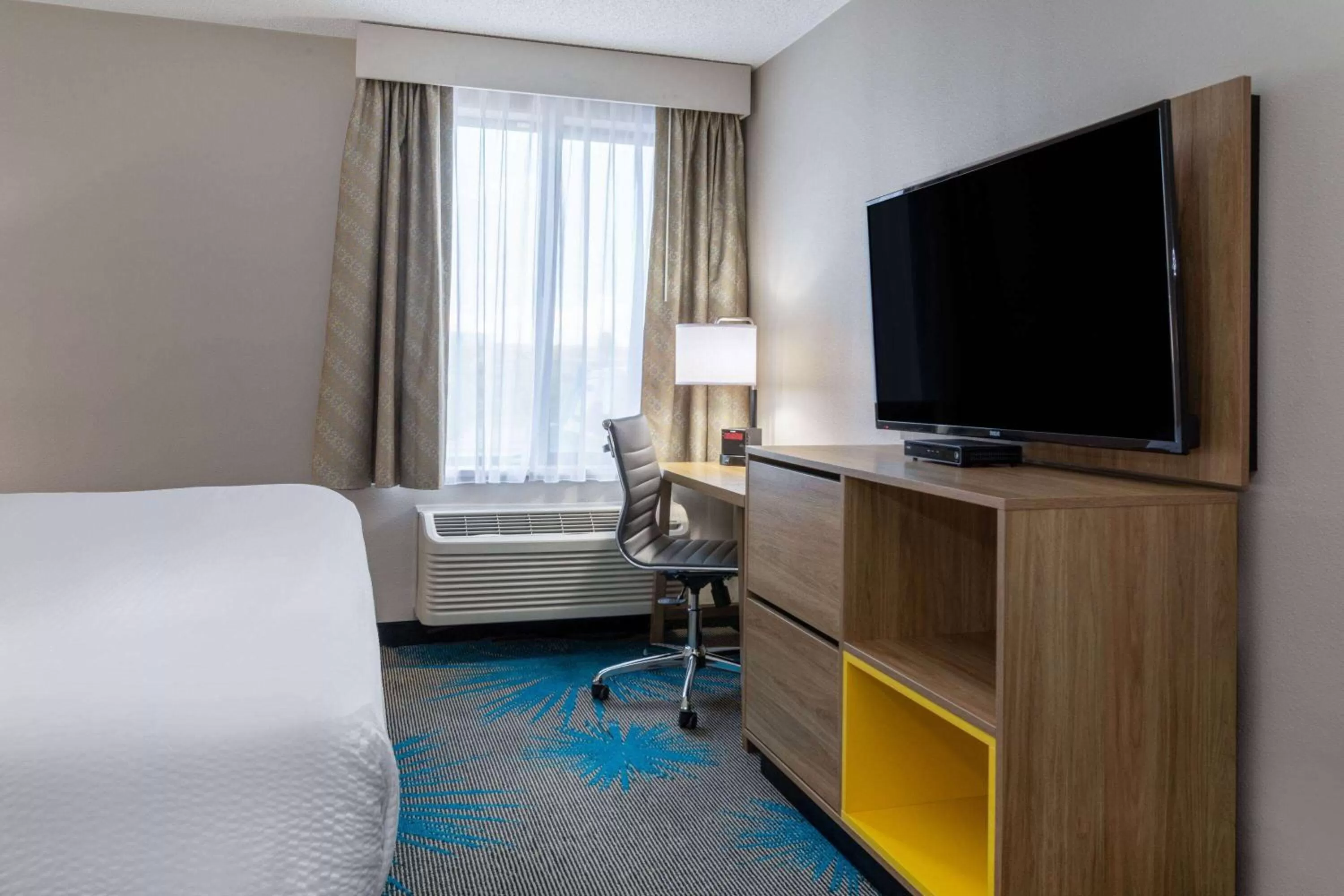 Photo of the whole room, Bed in Days Inn & Suites by Wyndham Denver International Airport