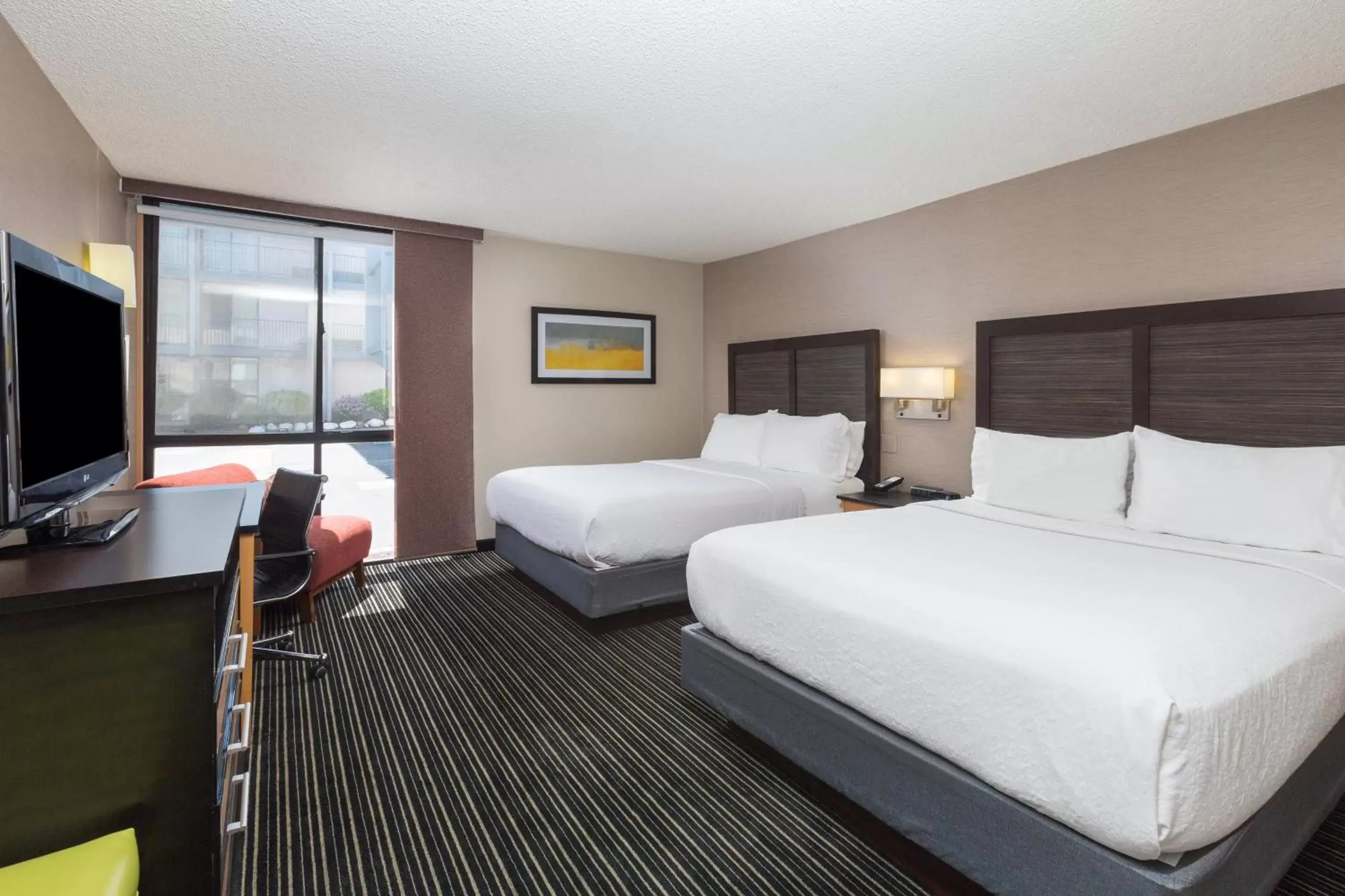 Photo of the whole room, Bed in Holiday Inn Dublin - Pleasanton, an IHG Hotel