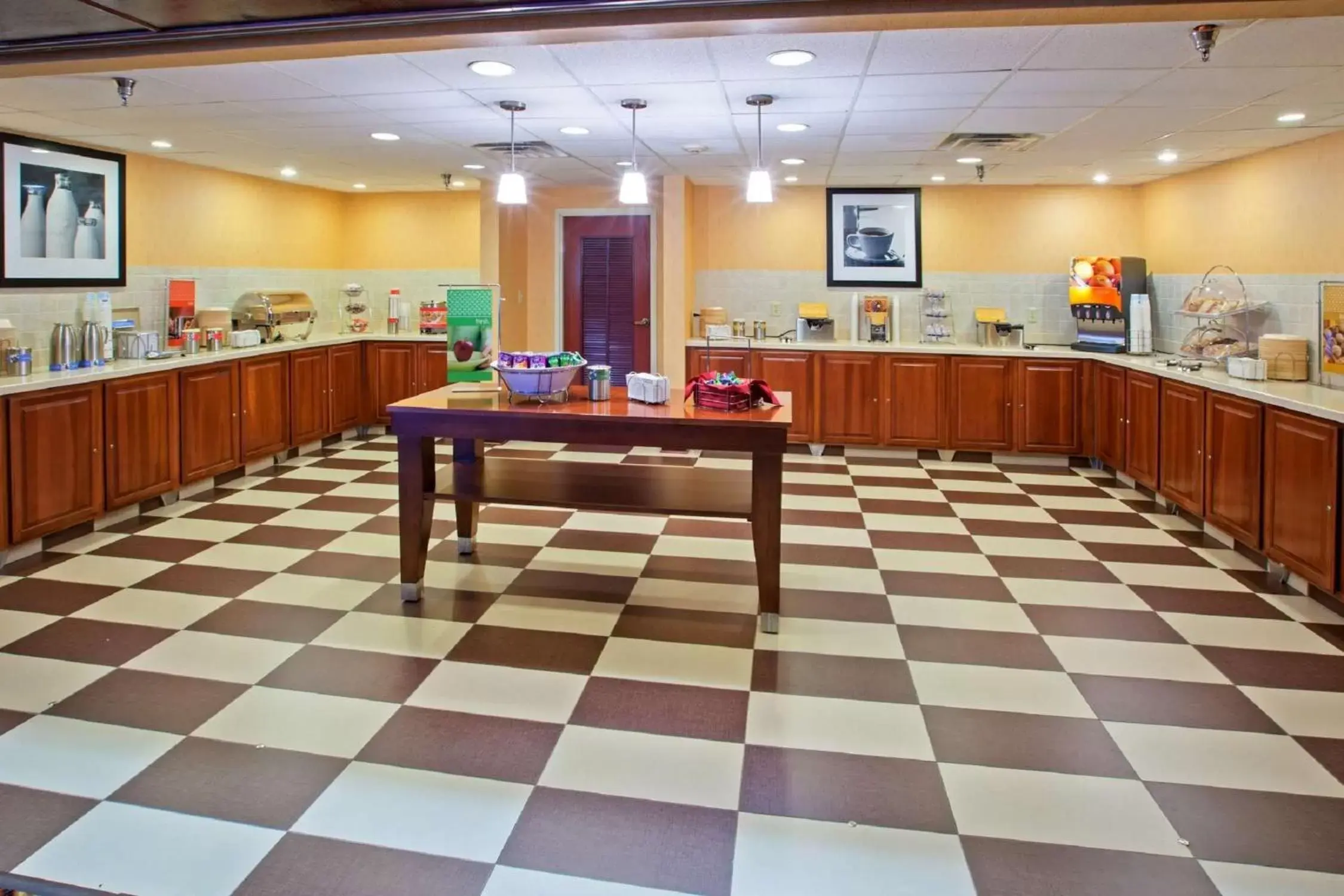 Dining area, Restaurant/Places to Eat in Hampton Inn & Suites Cleveland-Southeast-Streetsboro