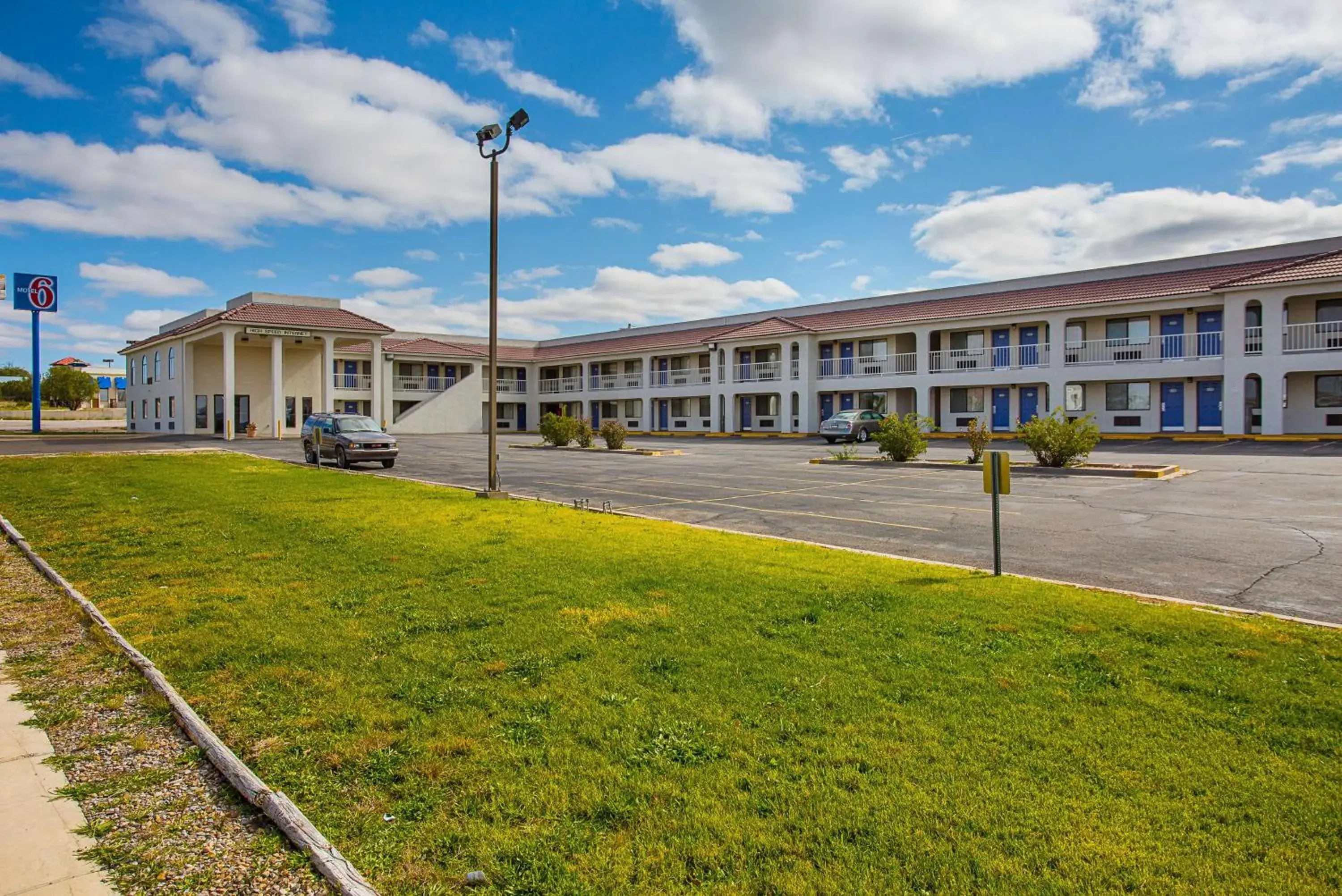 Property Building in Rodeway Inn