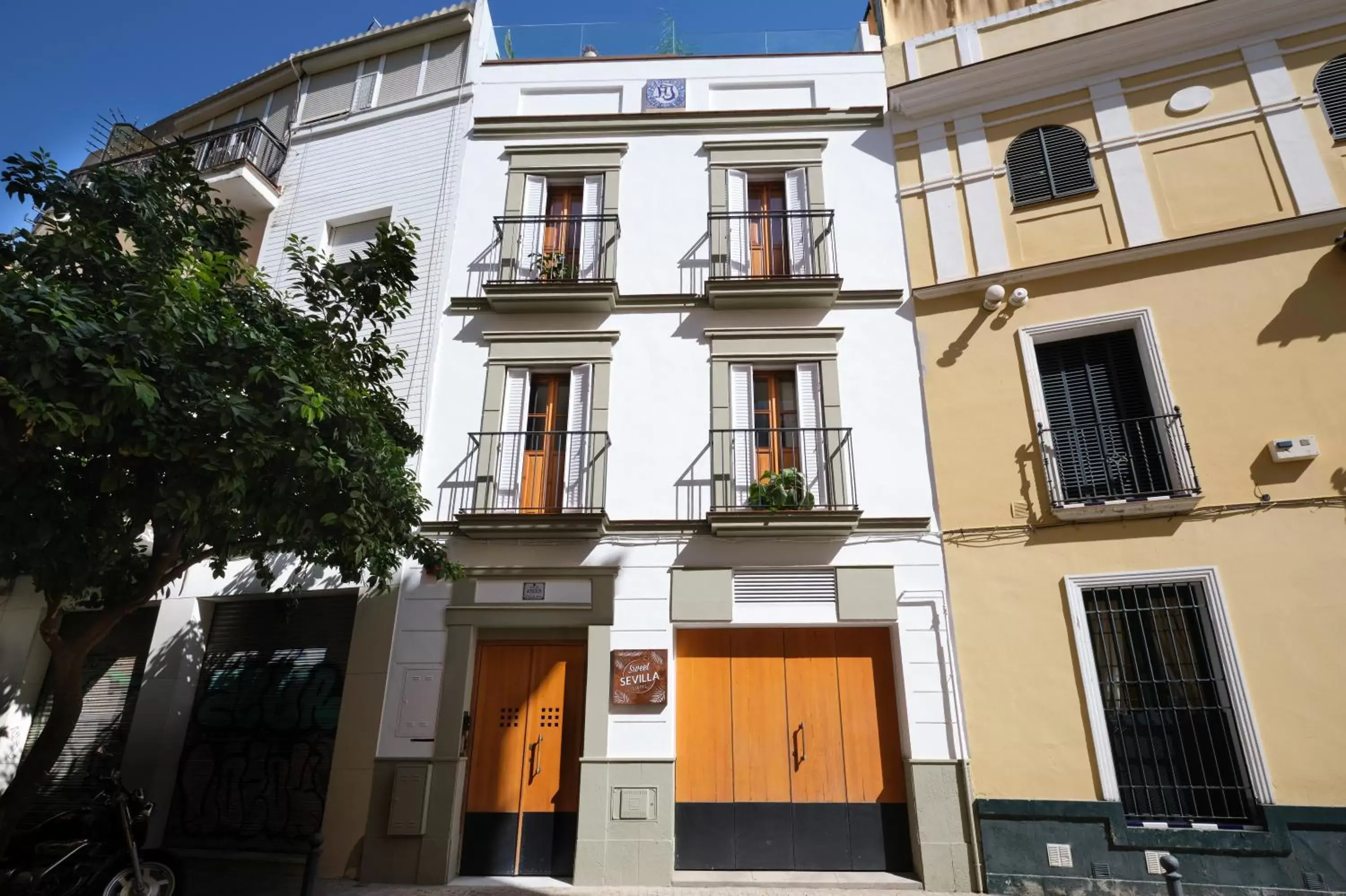 Facade/entrance, Property Building in Sweet Sevilla Suites