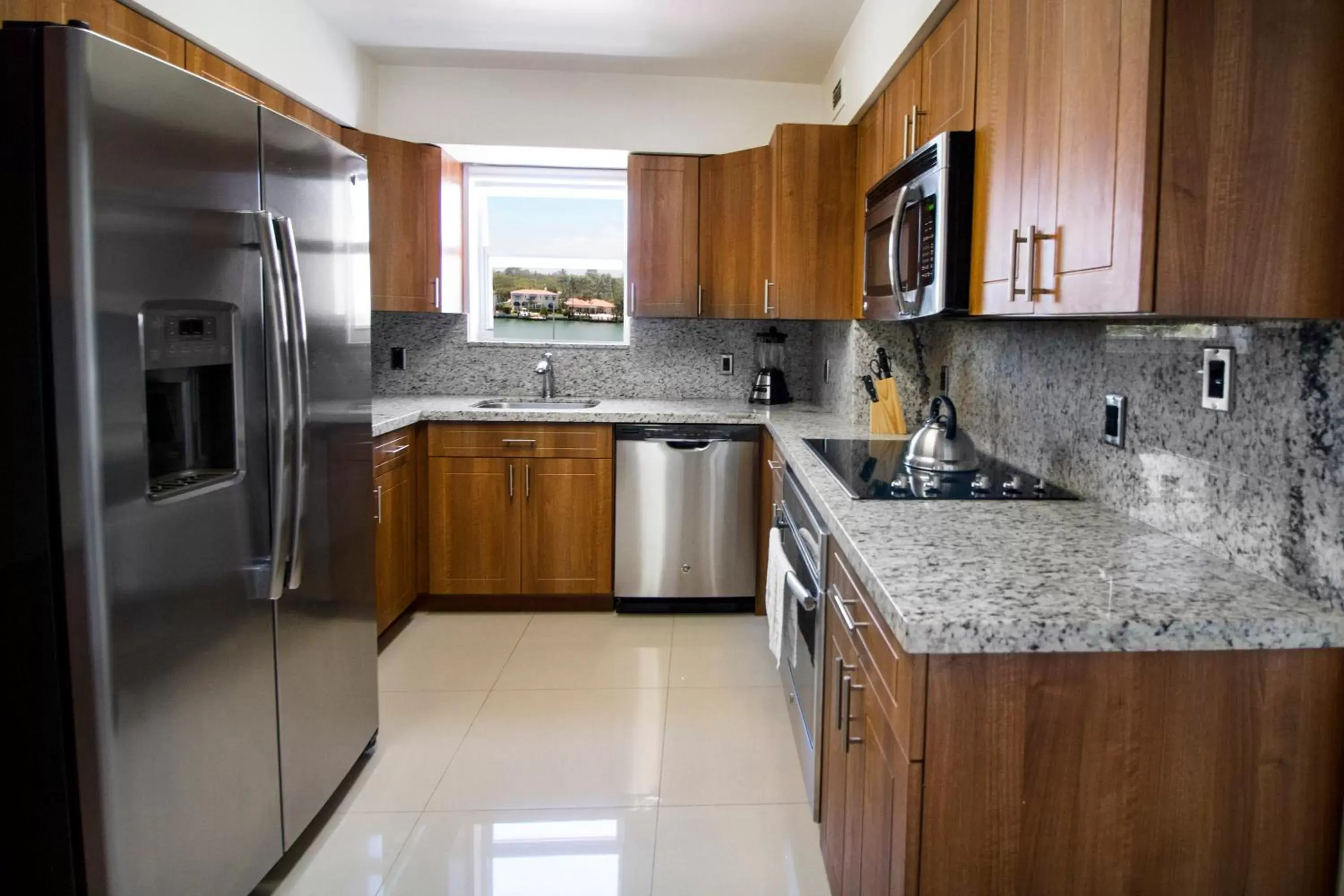 Kitchen or kitchenette in Seacoast Suites on Miami Beach