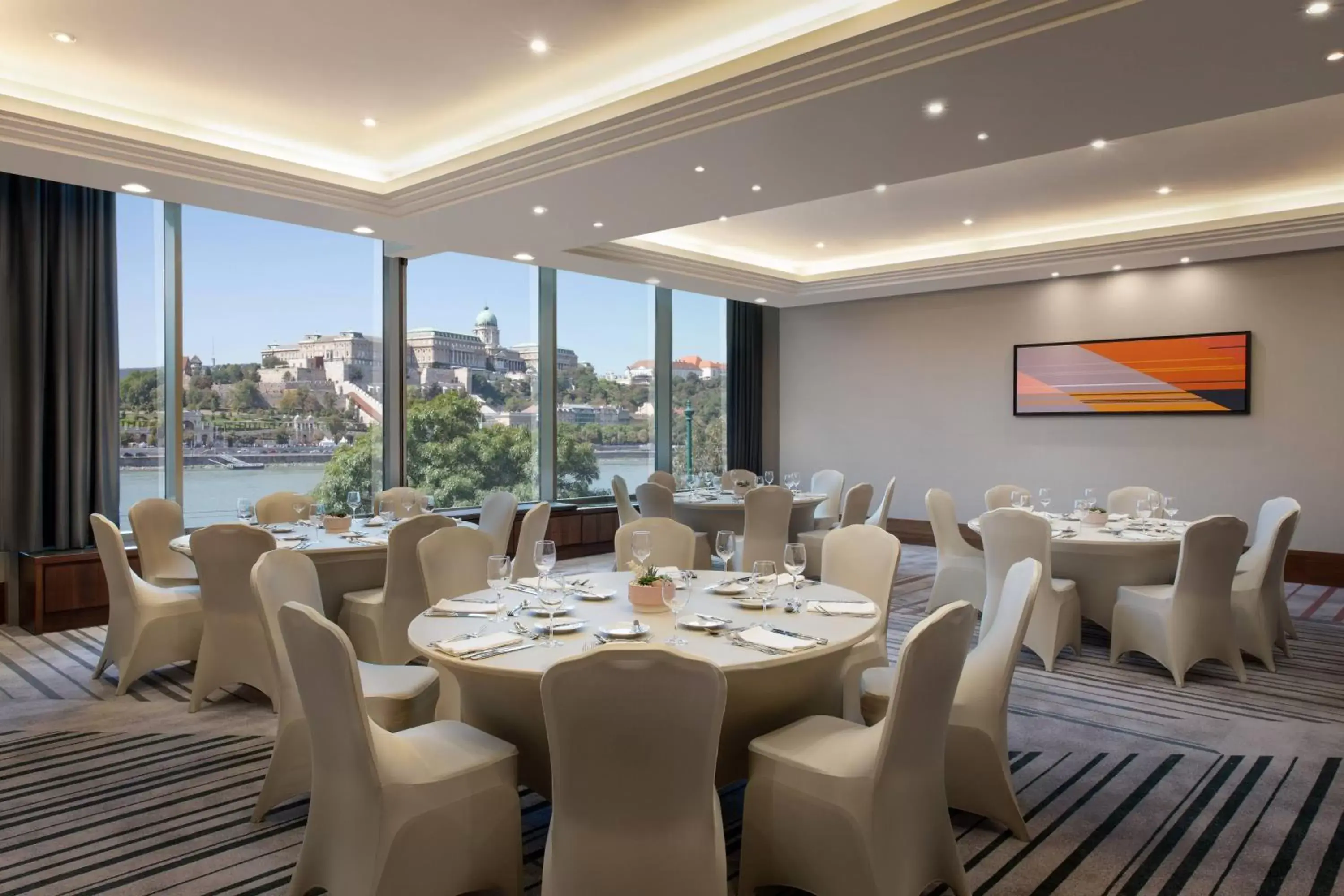 Meeting/conference room, Restaurant/Places to Eat in Budapest Marriott Hotel