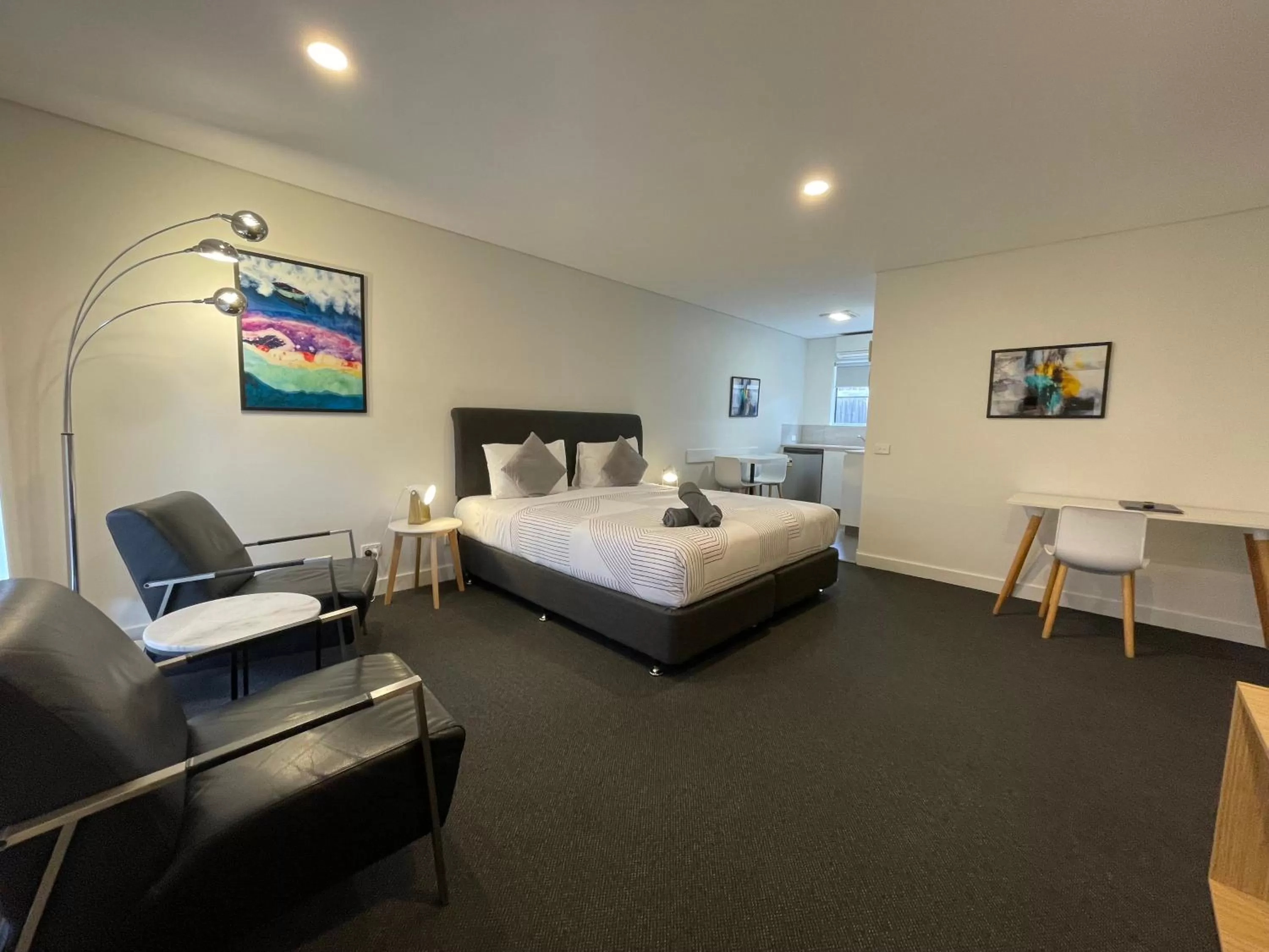 Photo of the whole room, Bed in Coastal Motel