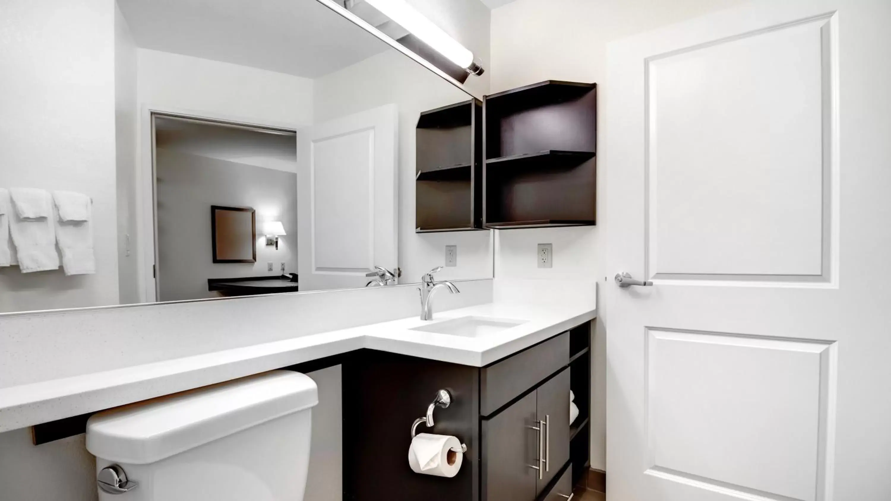 Bathroom, Kitchen/Kitchenette in Candlewood Suites Waco, an IHG Hotel