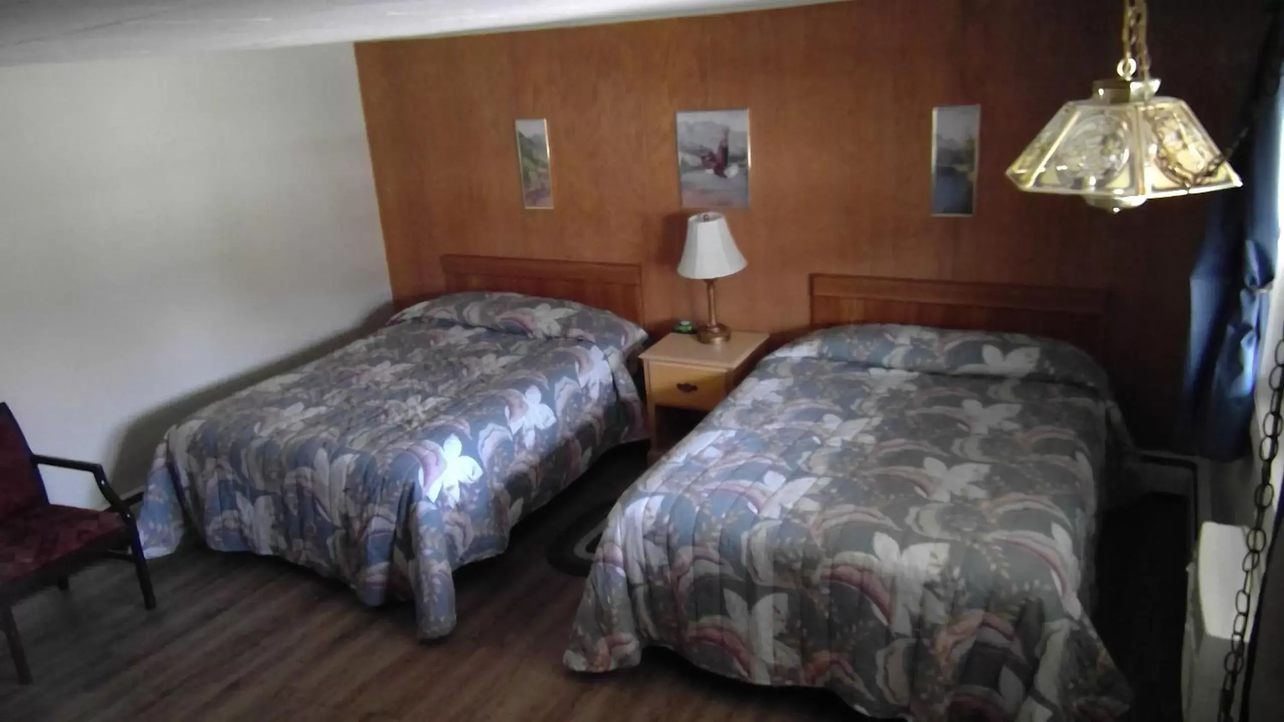 Bed in Northern Peaks Motor Inn