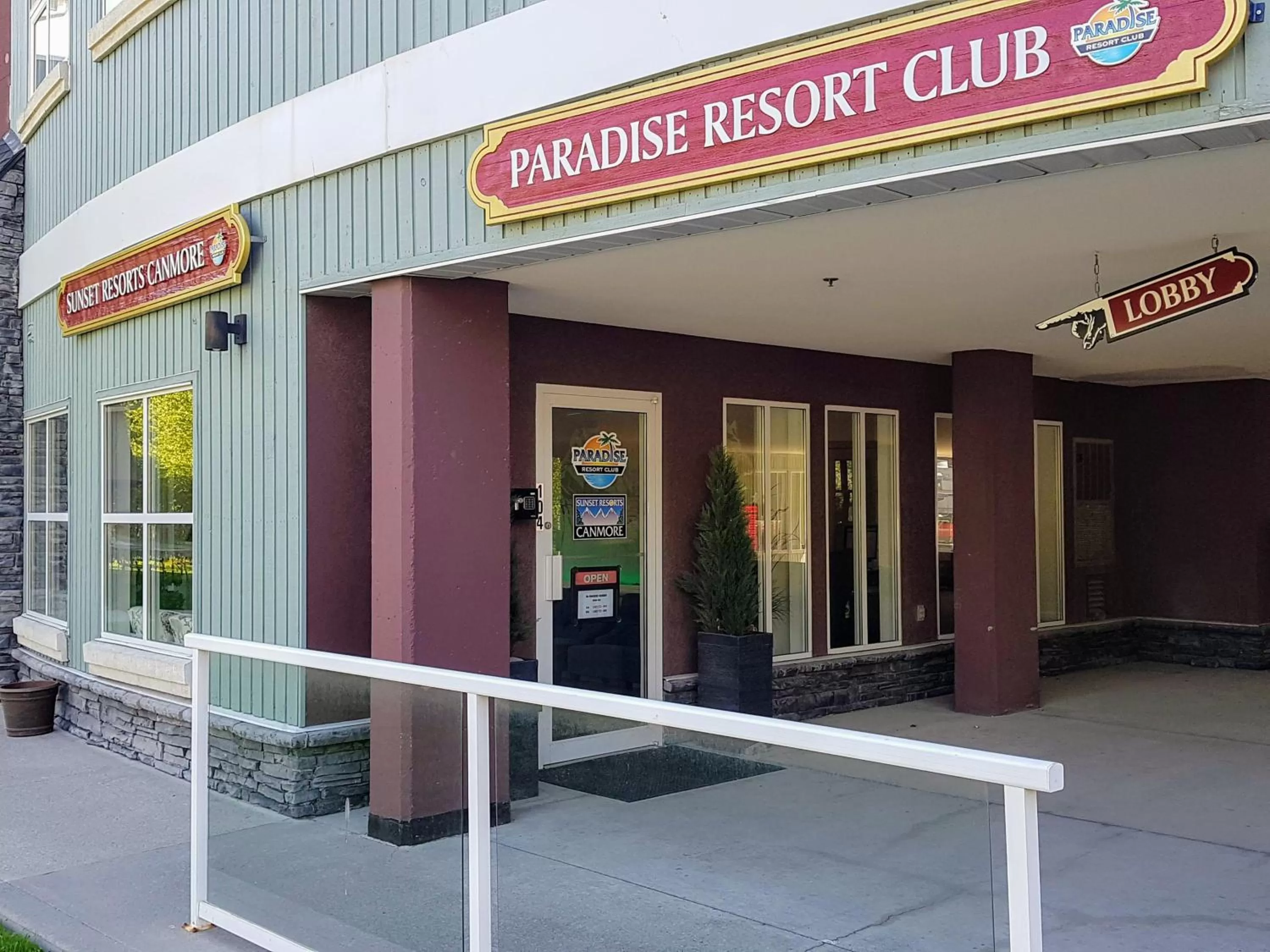 Facade/entrance in Paradise Resort Club and Spa