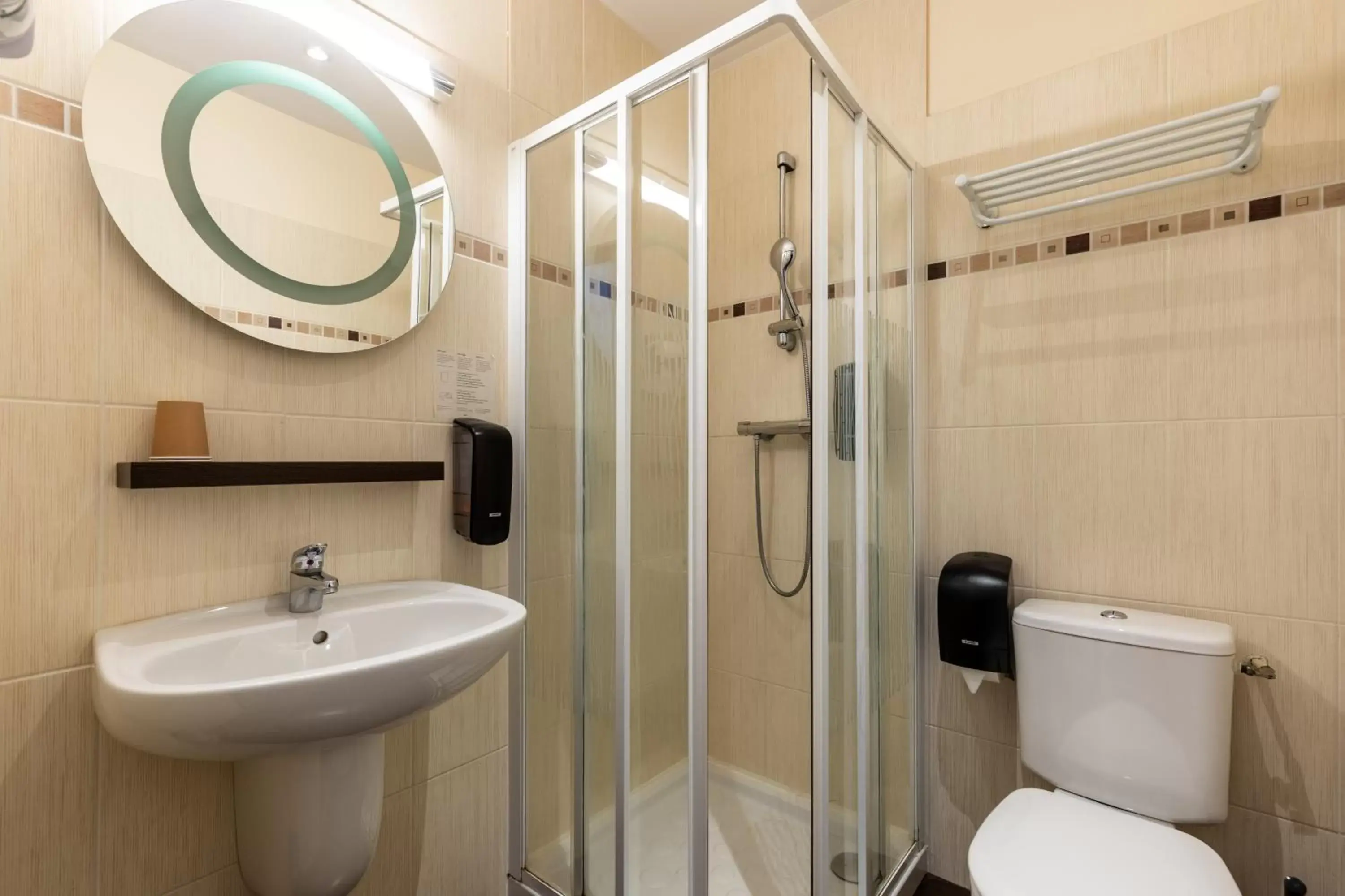 Shower, Bathroom in Hôtel Le Florin