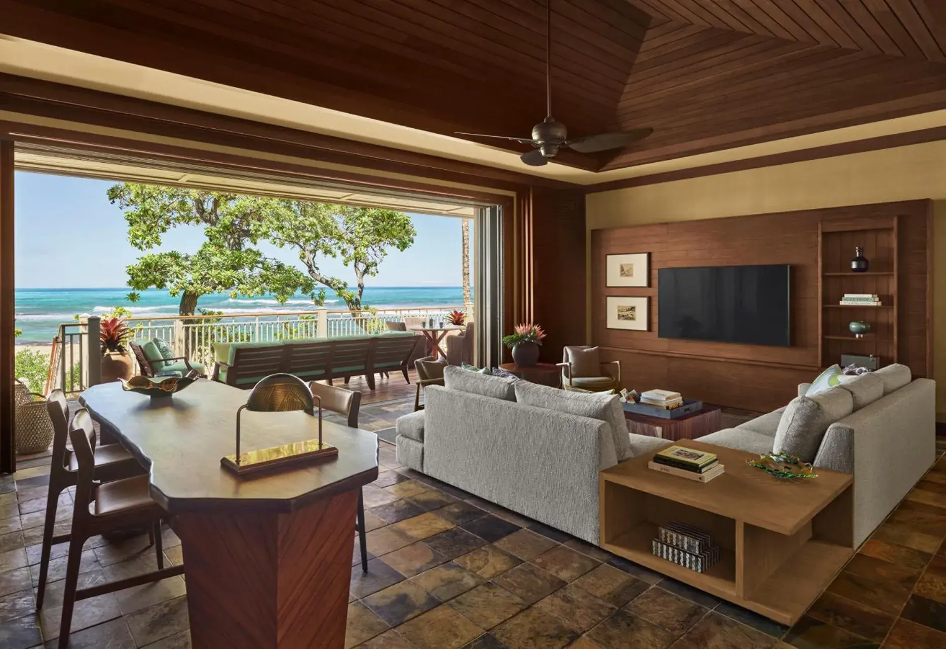 Communal lounge/ TV room in Four Seasons Resort Hualalai