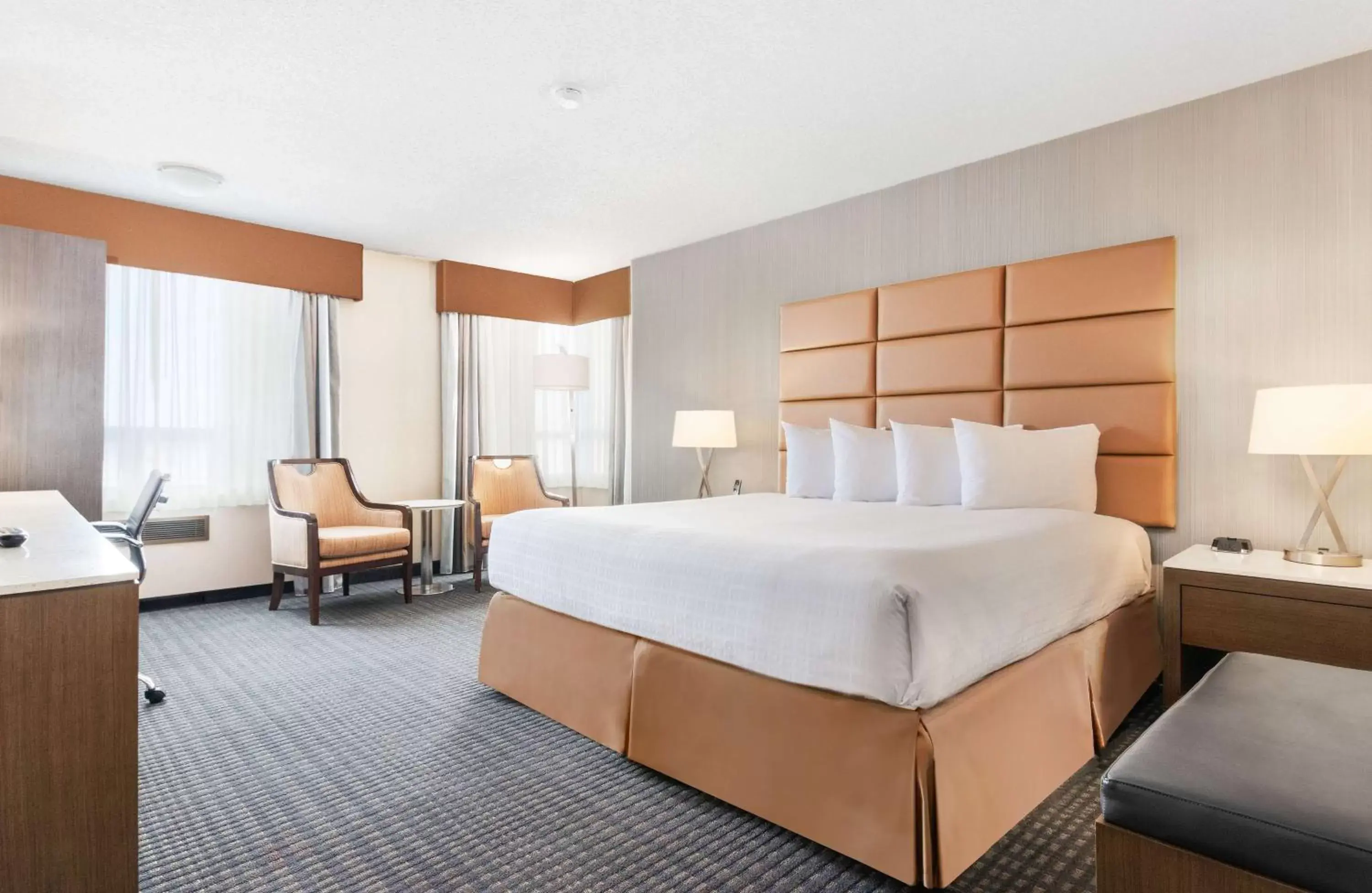 Photo of the whole room, Bed in Best Western Premier Calgary Plaza Hotel & Conference Centre