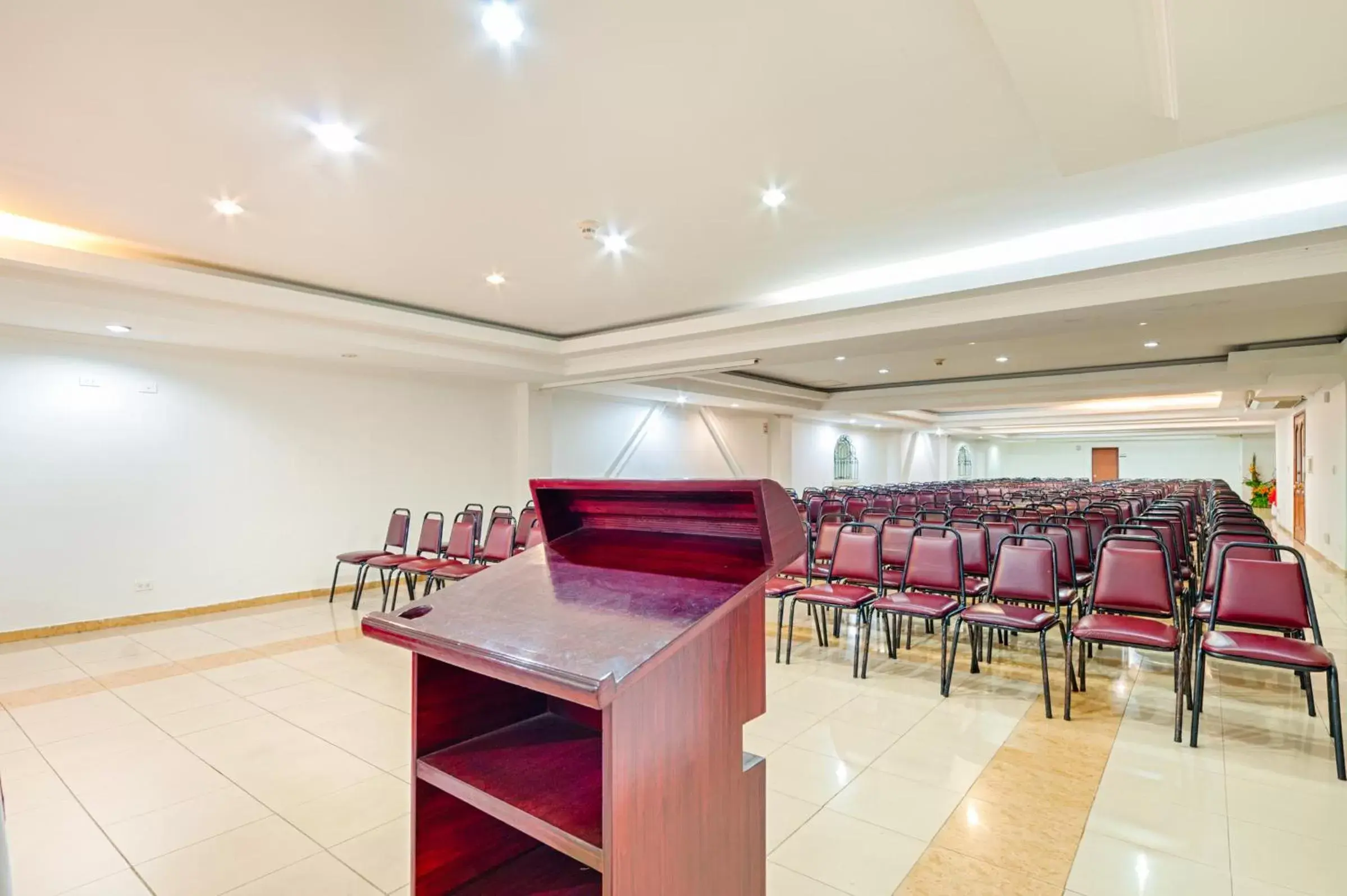 Meeting/conference room in Hotel Granada Real