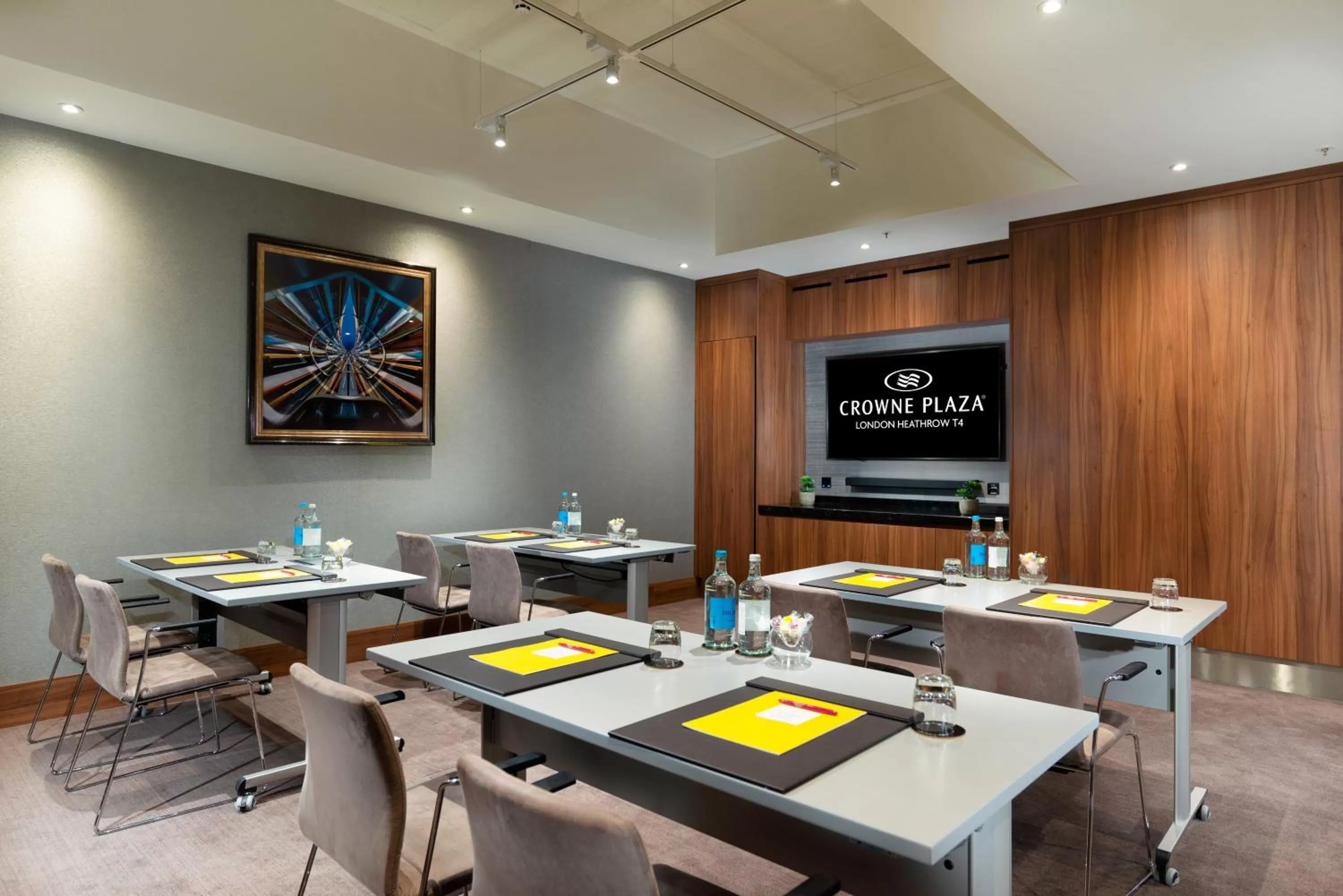 Meeting/conference room in Crowne Plaza London Heathrow T4 by IHG