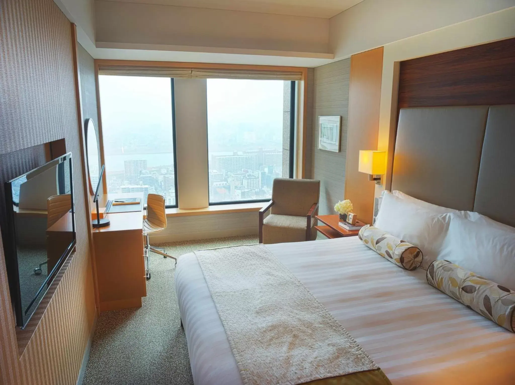 Photo of the whole room, Bed in InterContinental Hotel Osaka, an IHG Hotel