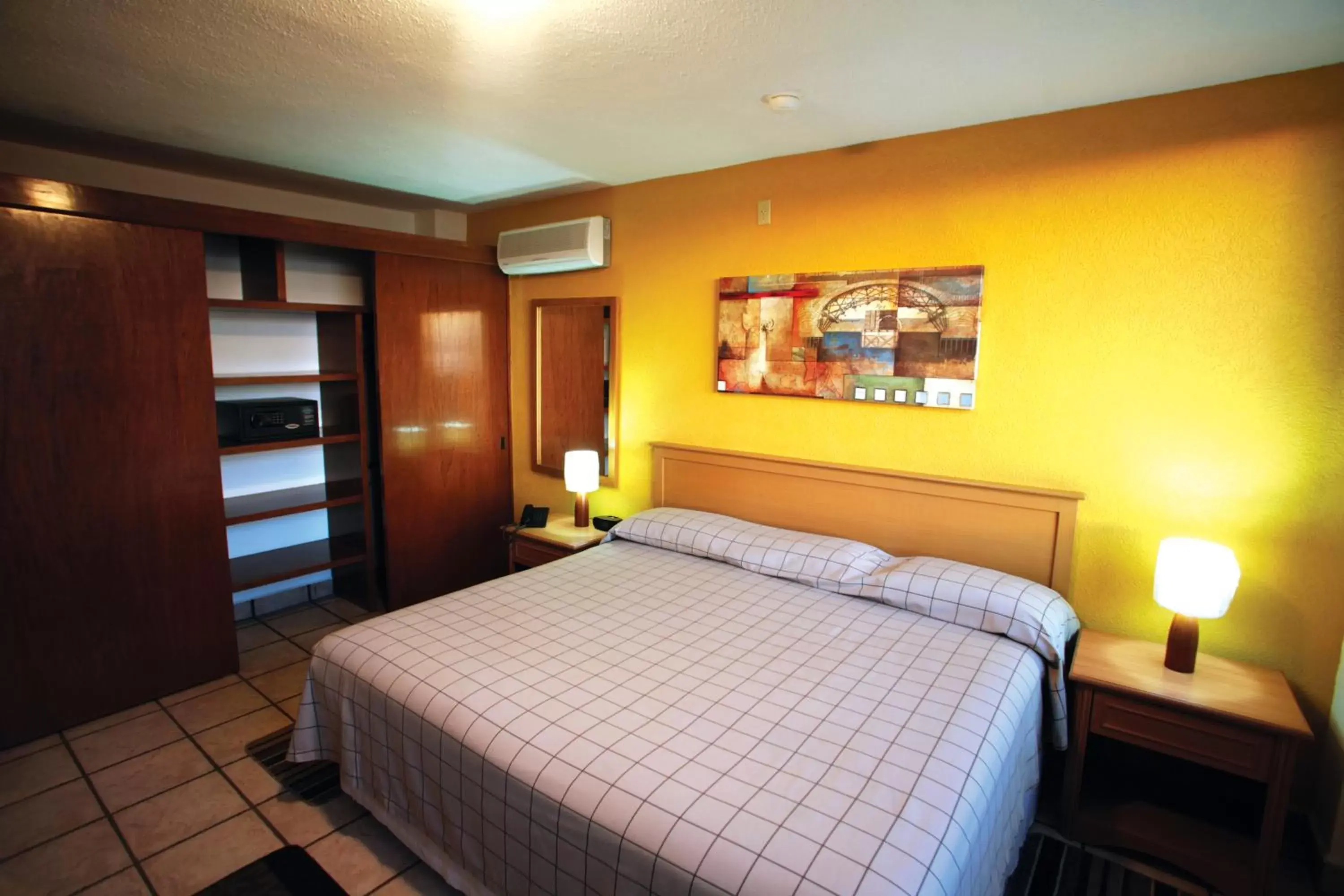 Bedroom, Bed in Sunrock Hotel & Suites