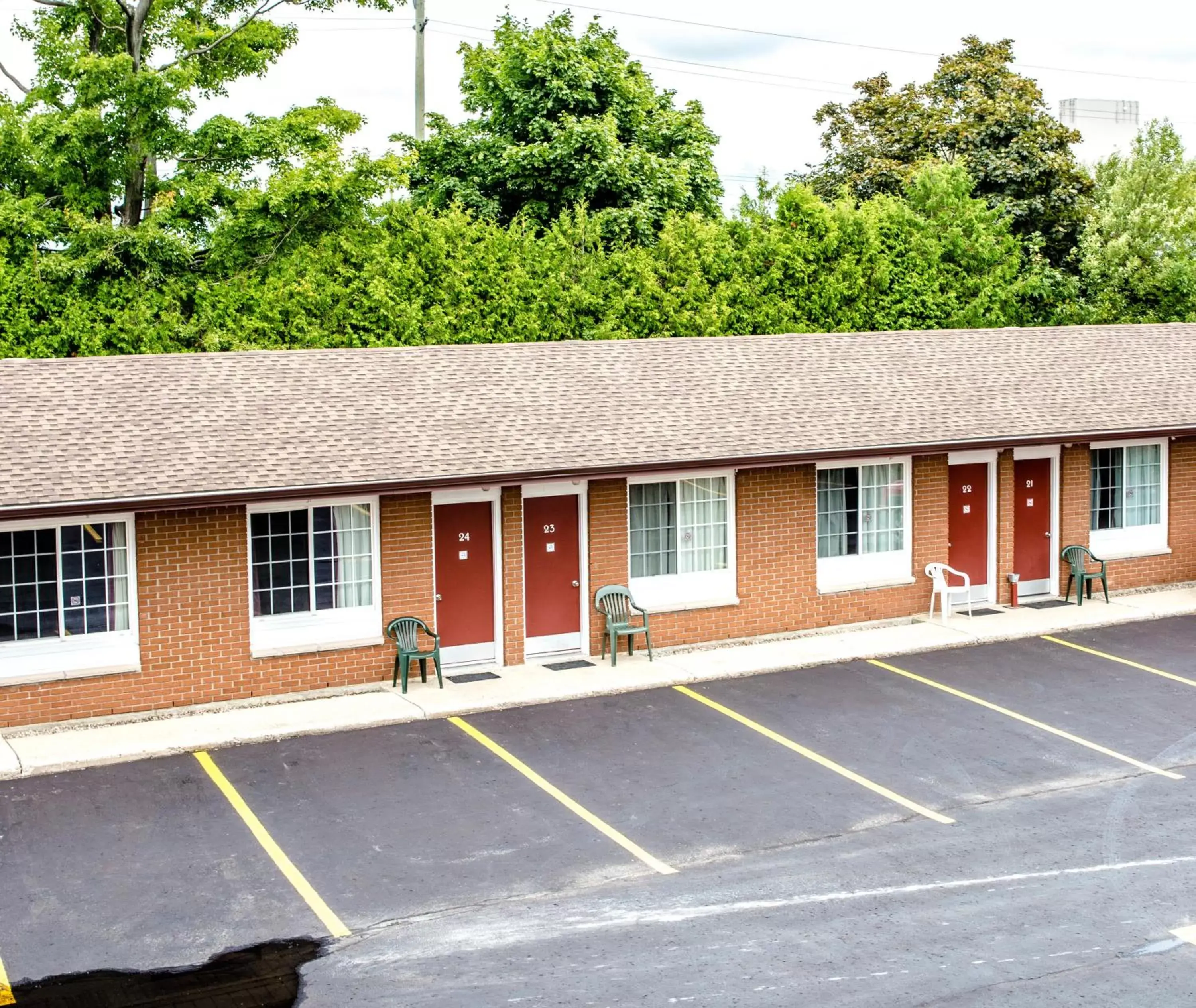 Property Building in Cedar Lodge Motel