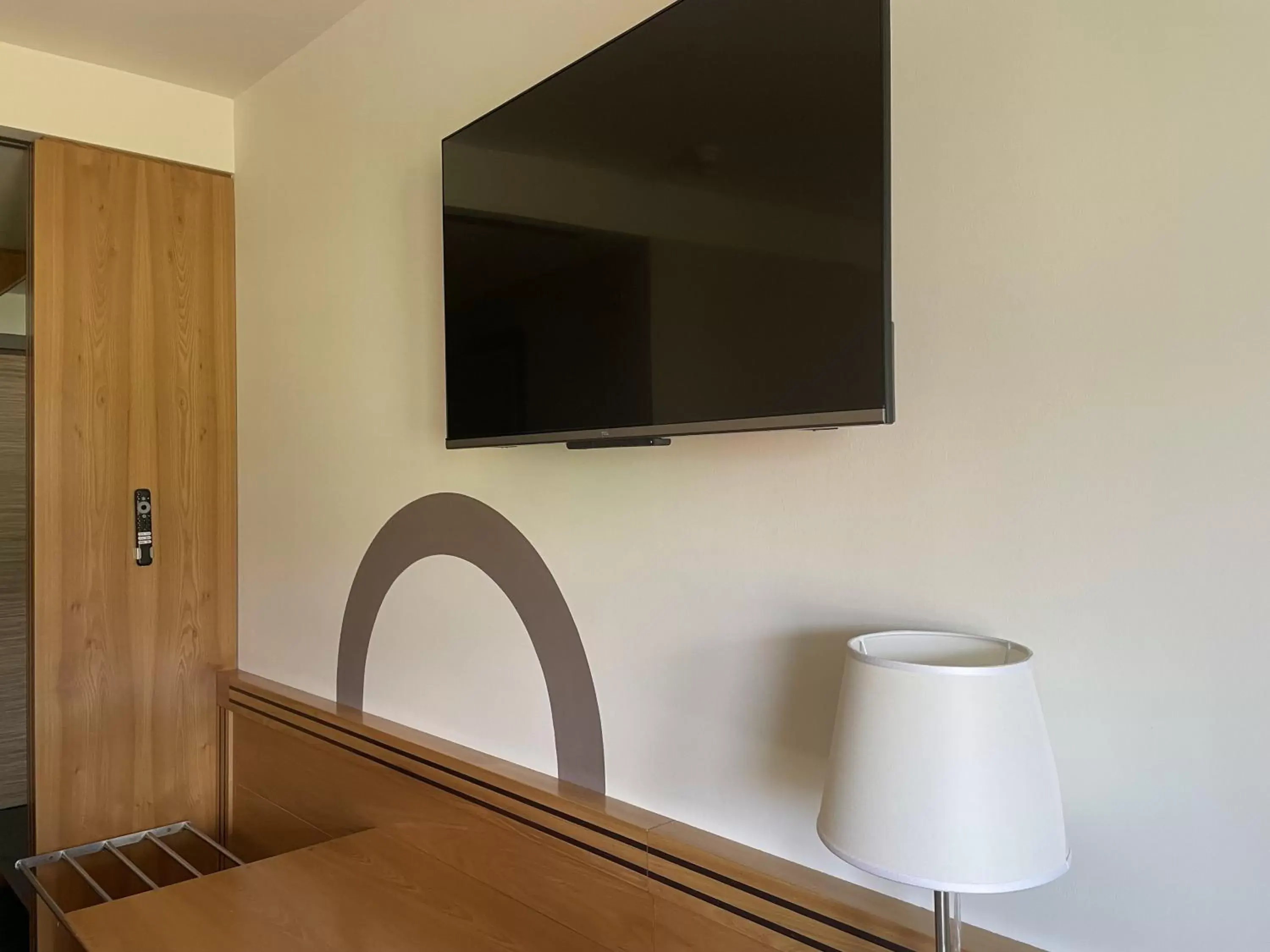 TV and multimedia, TV/Entertainment Center in Hotel Europa Belluno