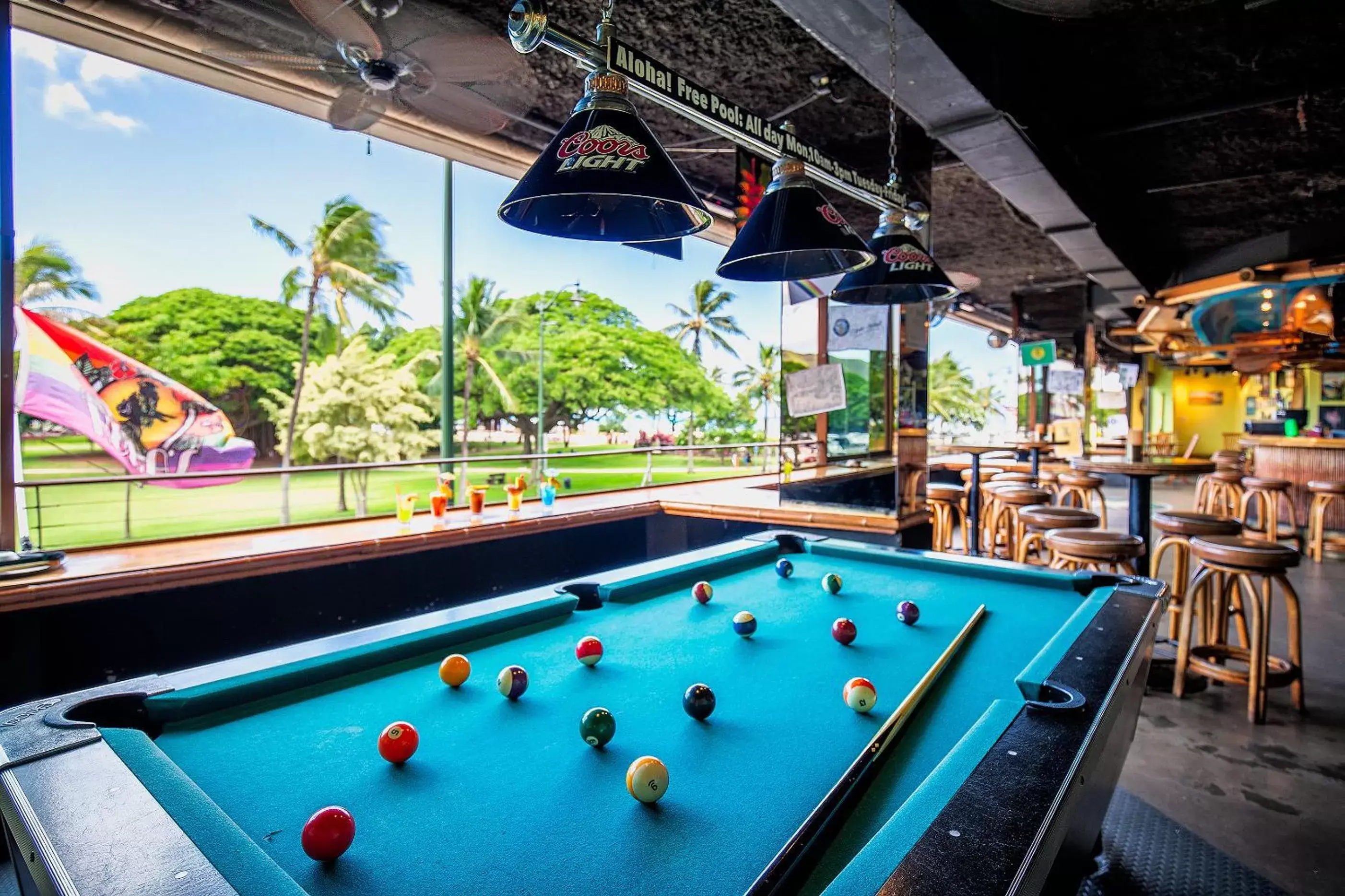 Restaurant/places to eat, Billiards in Castle Waikiki Grand Hotel