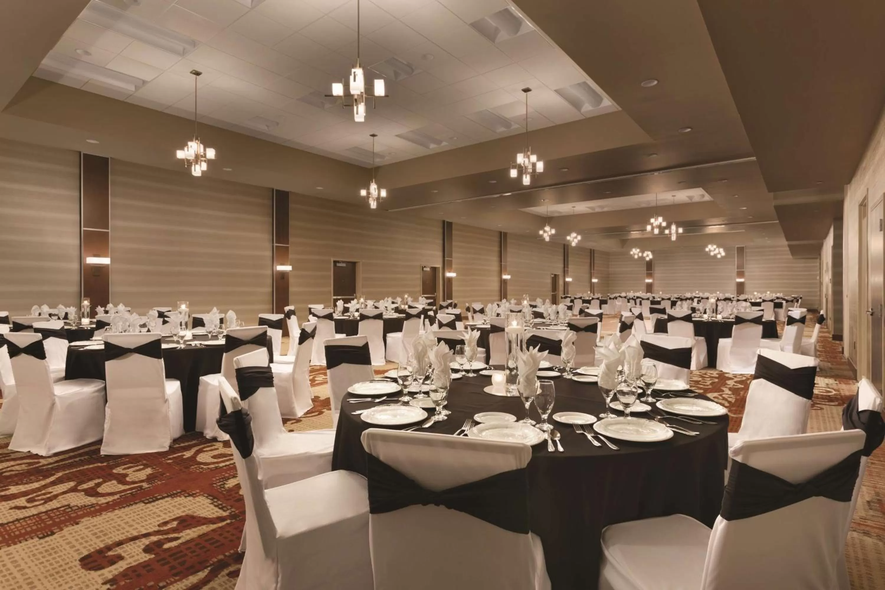 Meeting/conference room in Embassy Suites by Hilton Akron Canton Airport