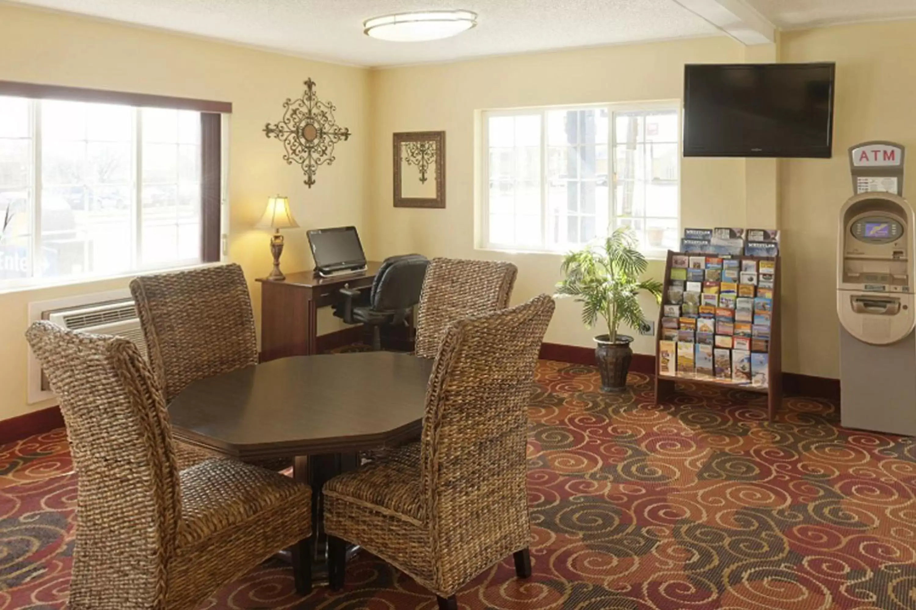 Seating Area in Days Inn by Wyndham Yakima