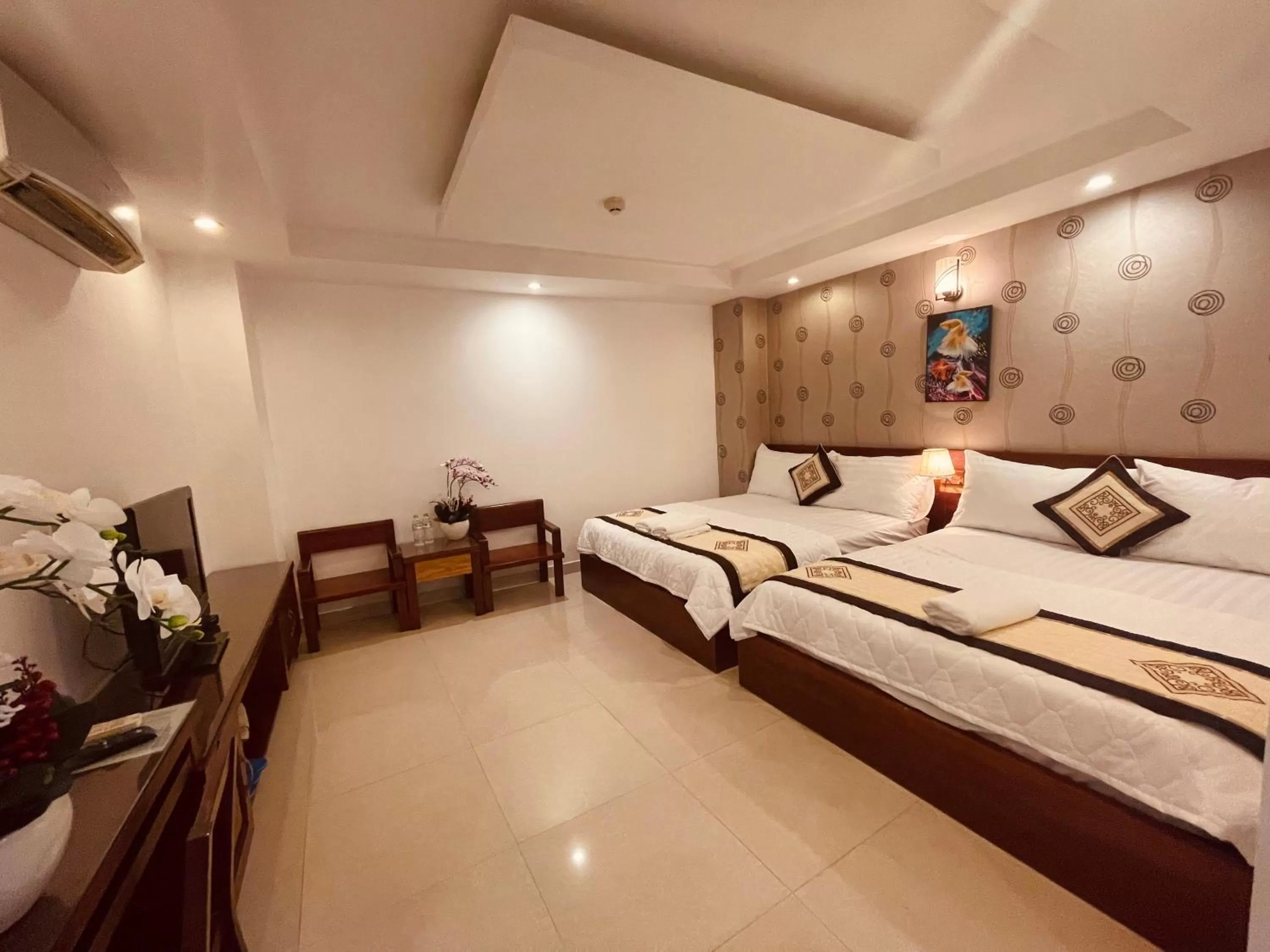 Quadruple Room with Bath in SaiGon Europe Hotel