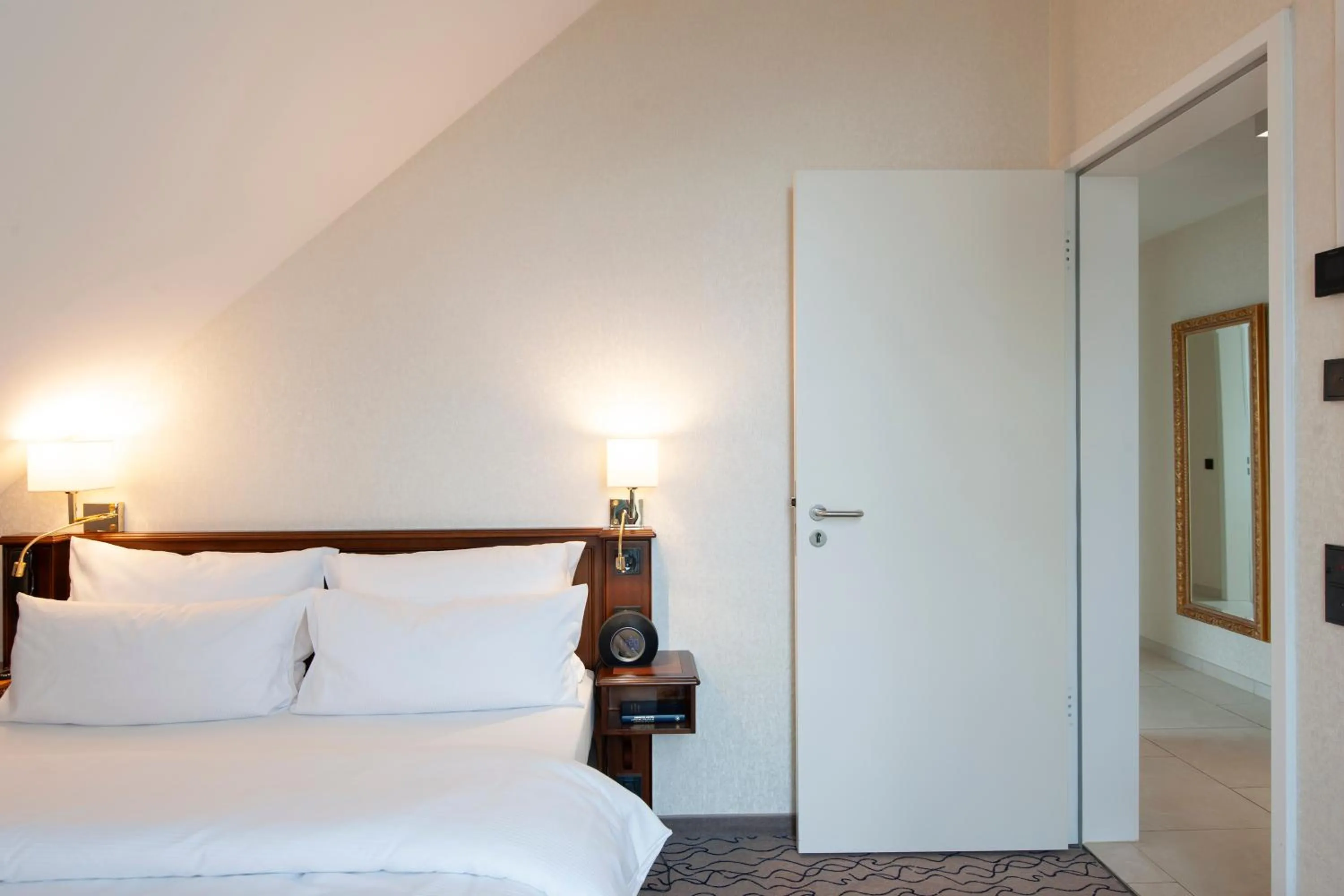 Bed in AdvaStay by KING's