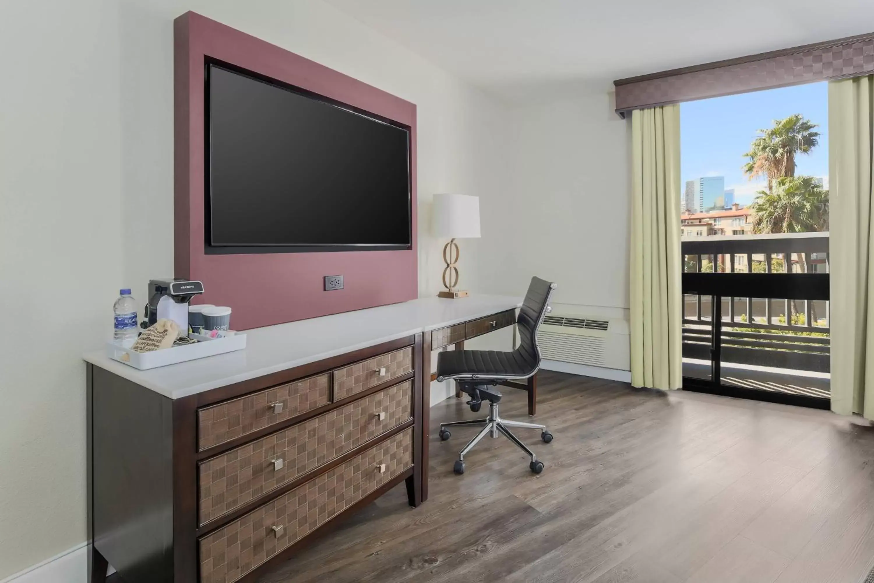 Photo of the whole room, TV/Entertainment Center in Four Points by Sheraton San Diego Downtown Little Italy
