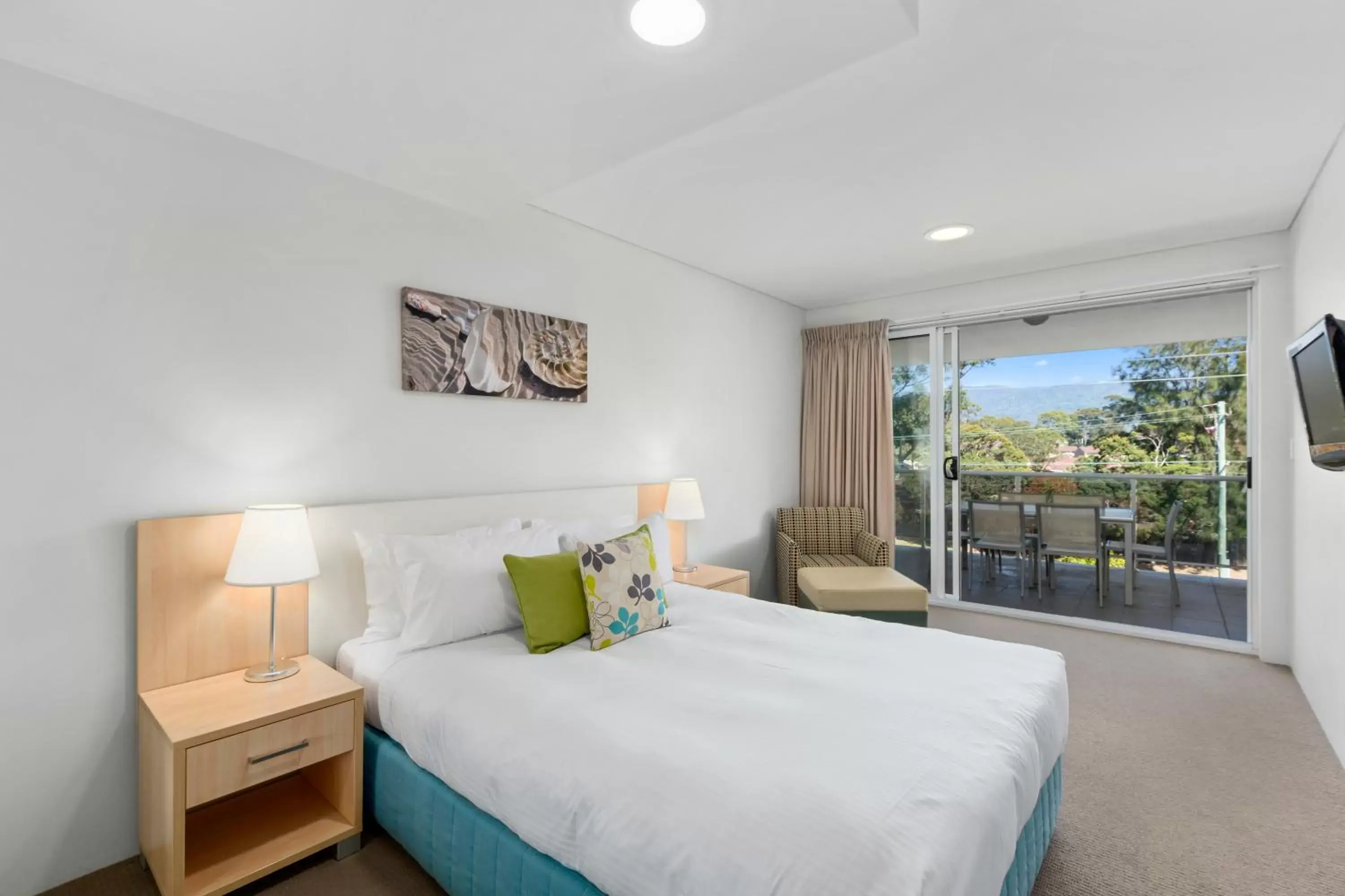 Bedroom, Bed in Quality Suites Pioneer Sands