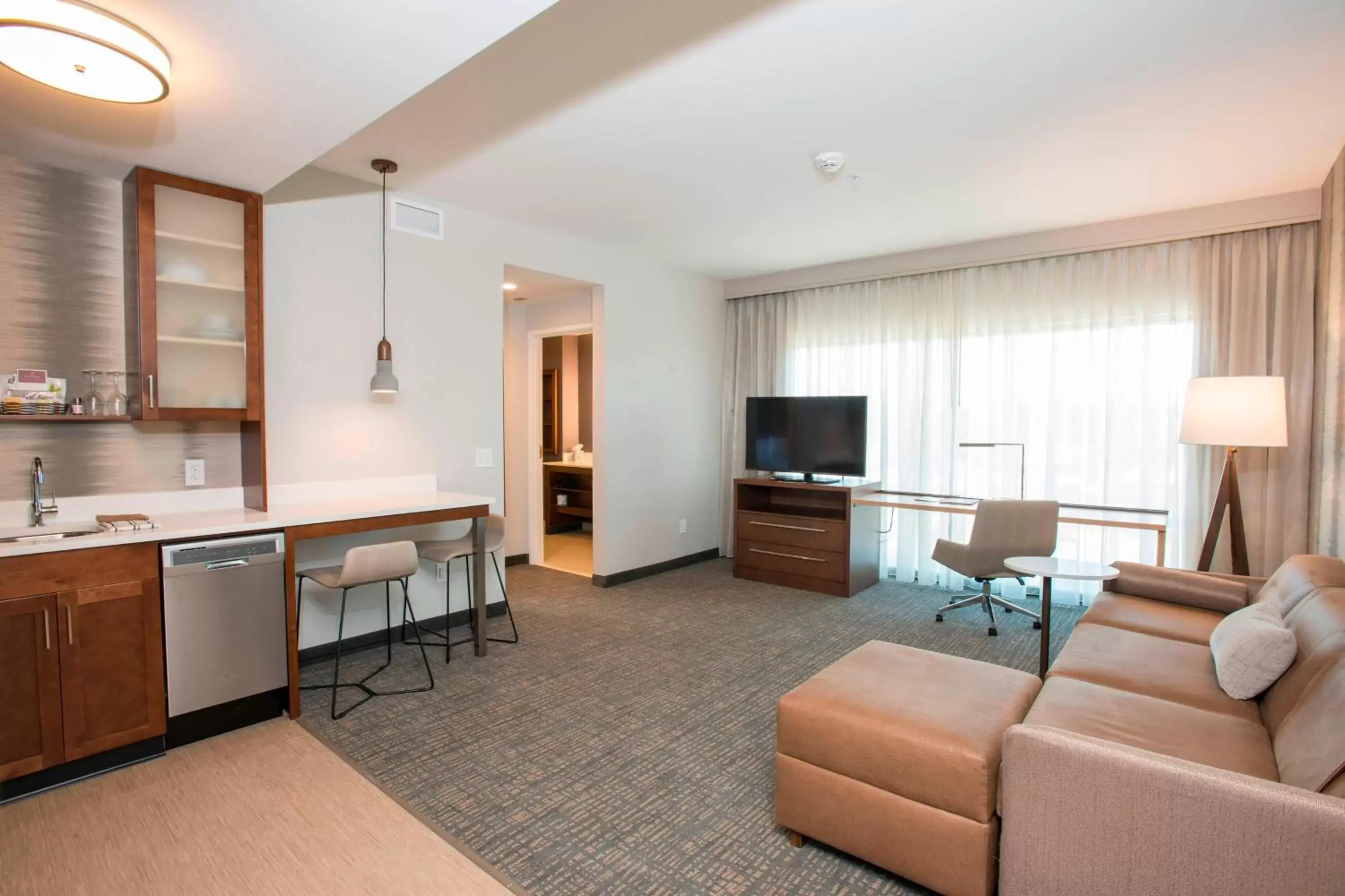 Bedroom, Seating Area in Residence Inn by Marriott Cincinnati Midtown/Rookwood