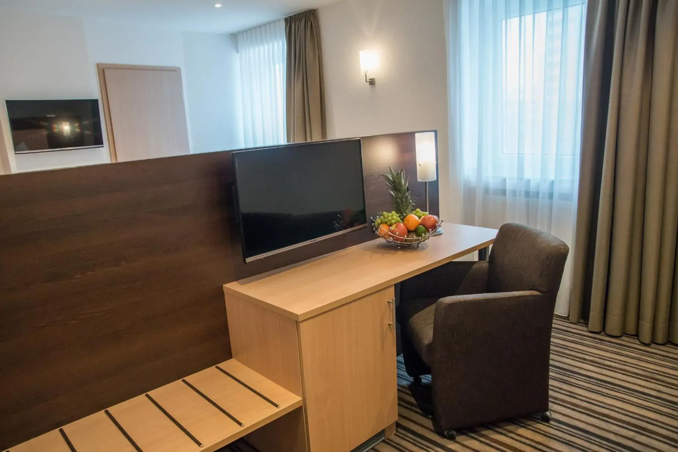 Photo of the whole room, TV/Entertainment Center in ParkHotel Fulda