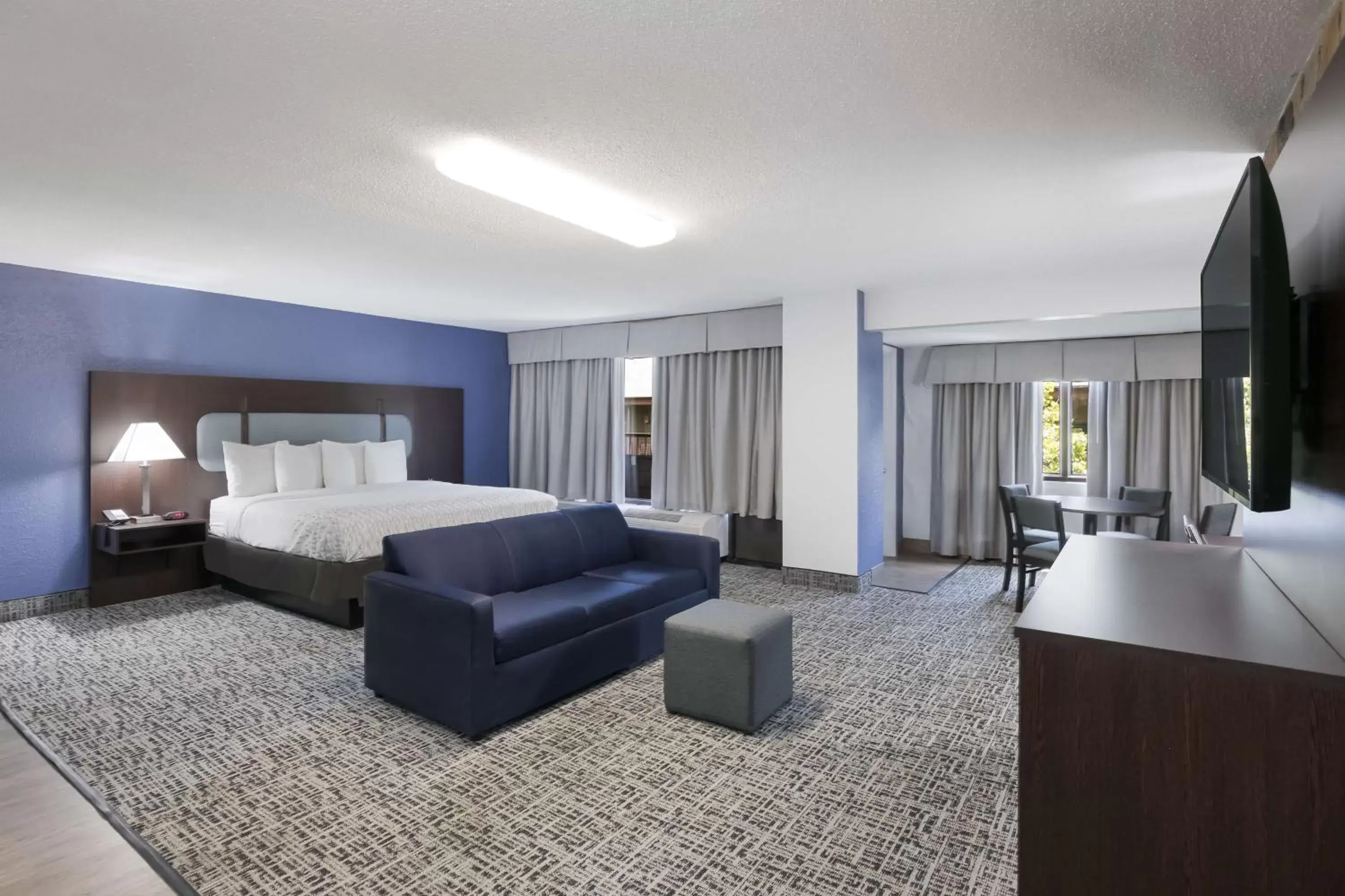 Bedroom in SureStay Plus Hotel by Best Western Gatlinburg