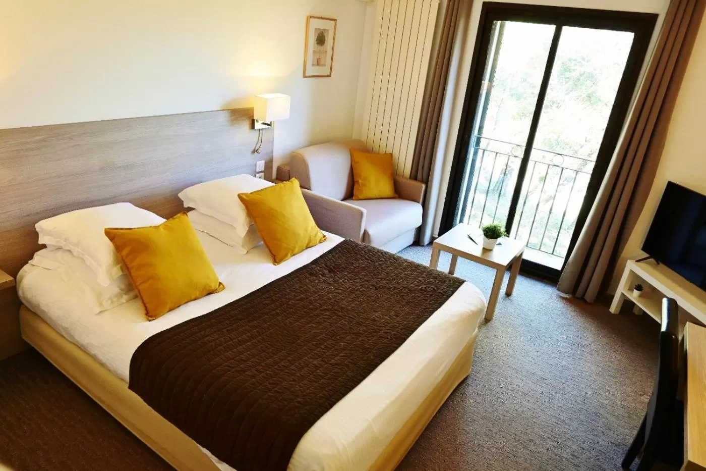 Bedroom, Bed in Domaine du Lac - Teritoria