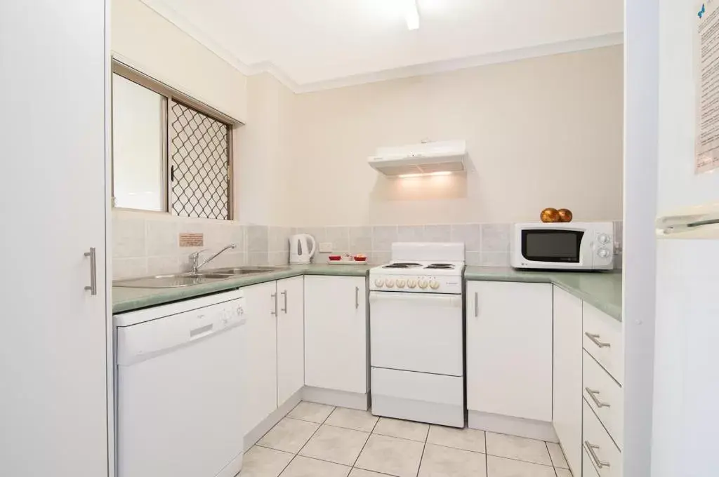 Kitchen/Kitchenette in Port Douglas Sands Resort