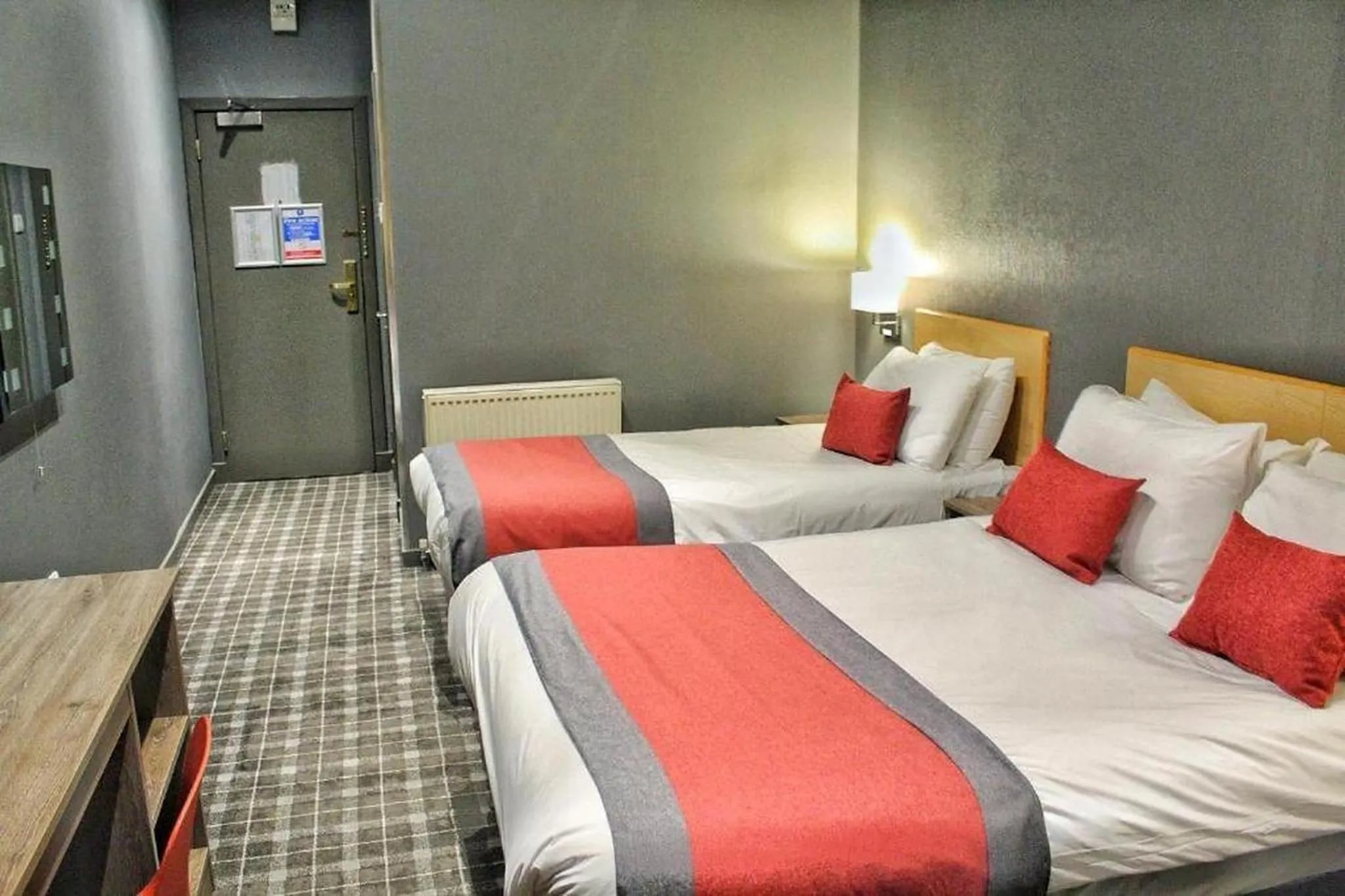 Bed in Devoncove Hotel Glasgow