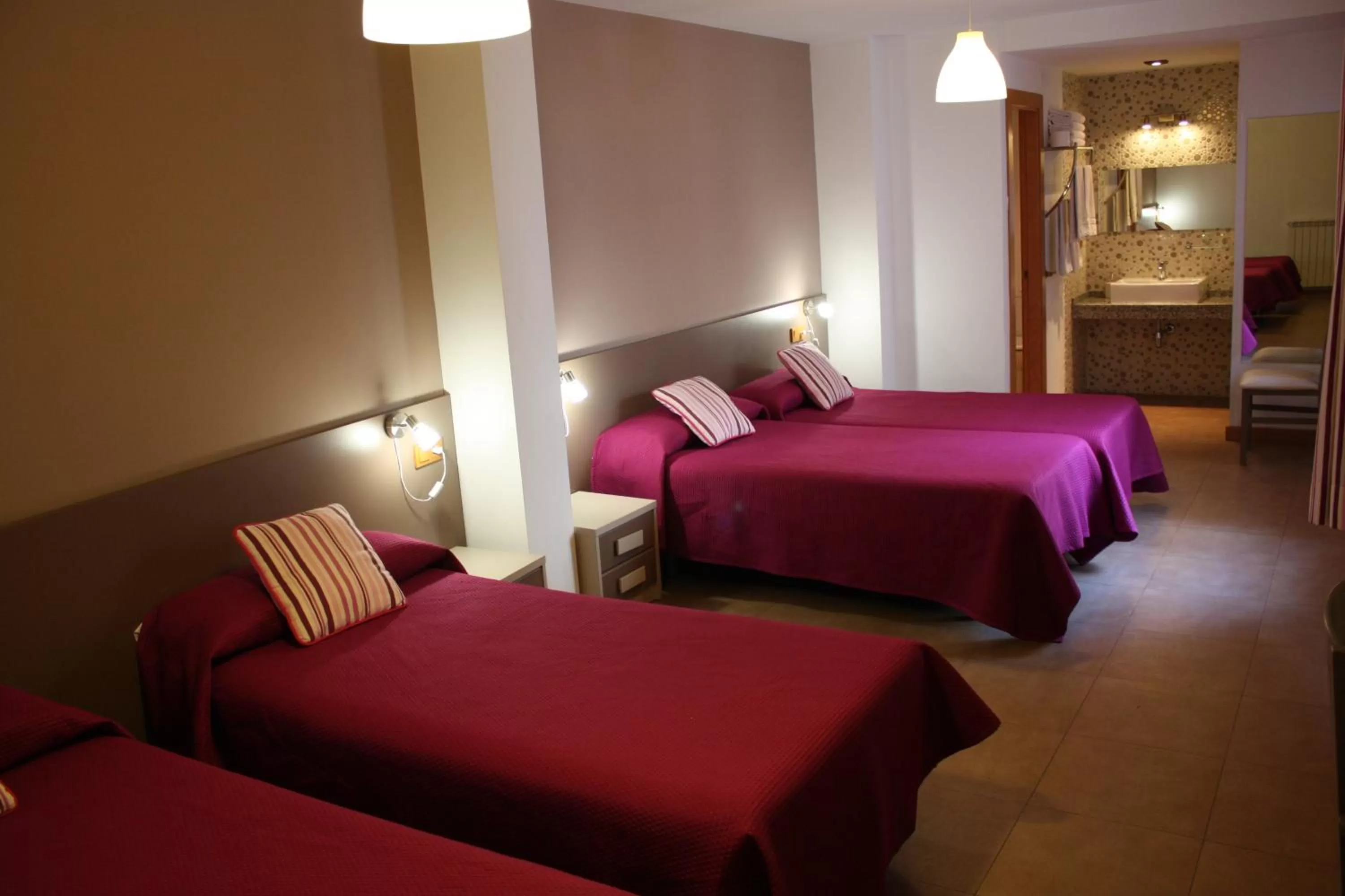 Bed in Hostal La Ribera del Júcar